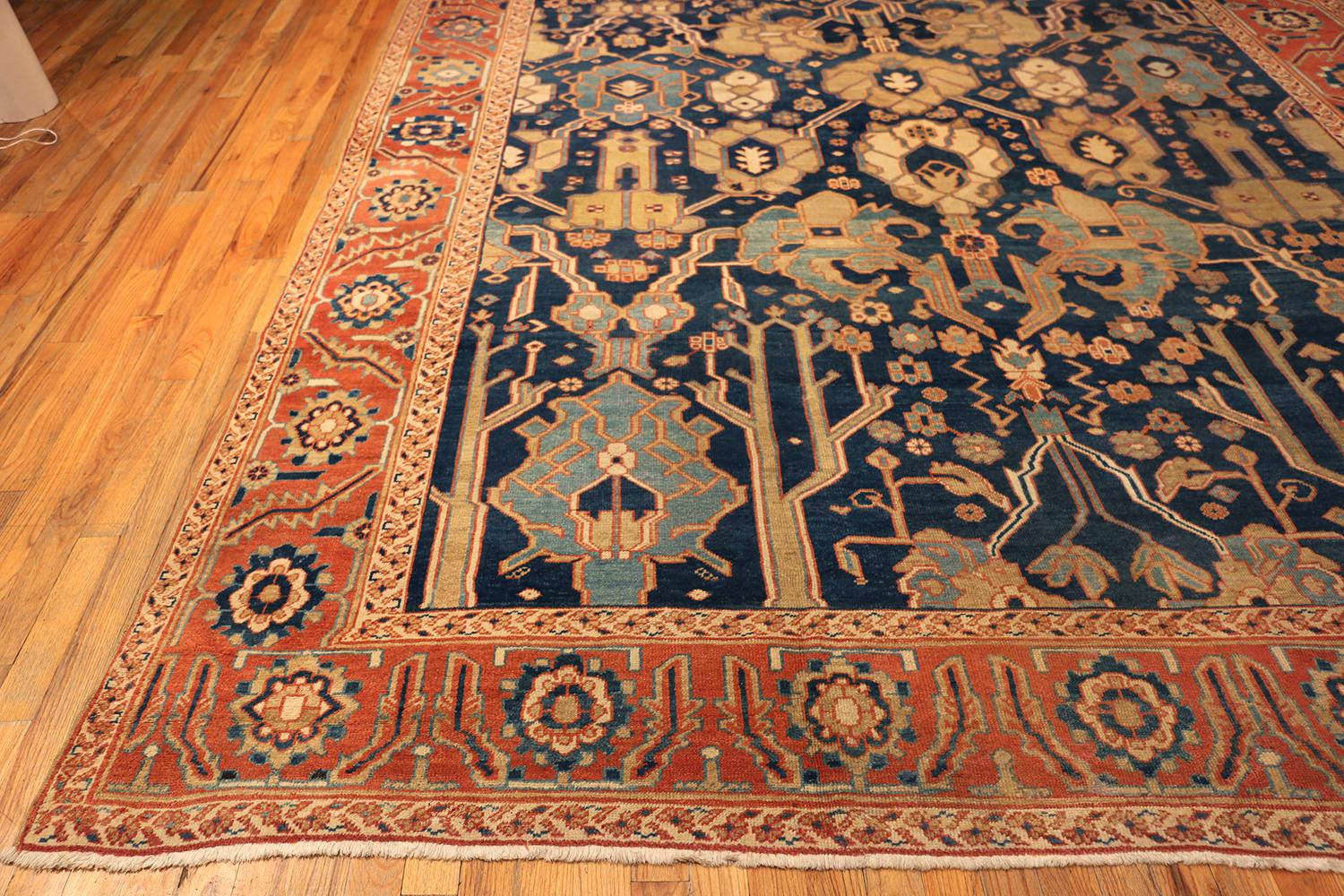 Nazmiyal Collection Antike persische Bakshaish Teppich 11 ft 7 in x 15 ft 3 in (Heriz Serapi) im Angebot