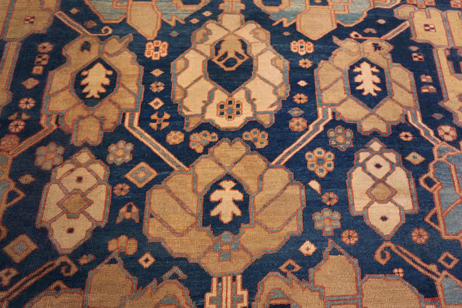 Nazmiyal Collection Antike persische Bakshaish Teppich 11 ft 7 in x 15 ft 3 in im Zustand „Gut“ im Angebot in New York, NY