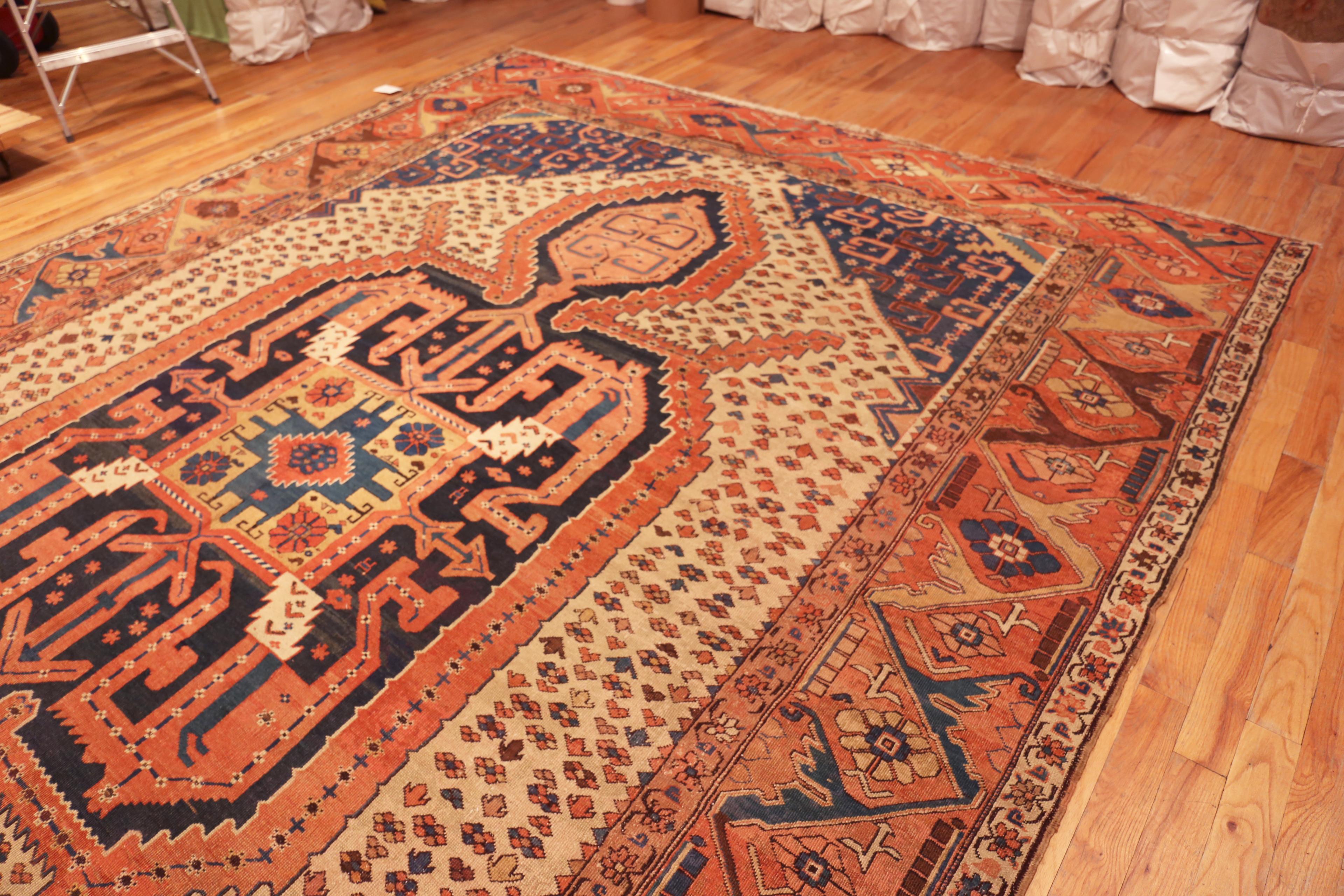 Atemberaubender antiker persischer Bakshaish-Teppich mit markantem Stammescharakter und unverwechselbarem Reiz, Herkunftsland: Persien, CIRCA Datum: 1880