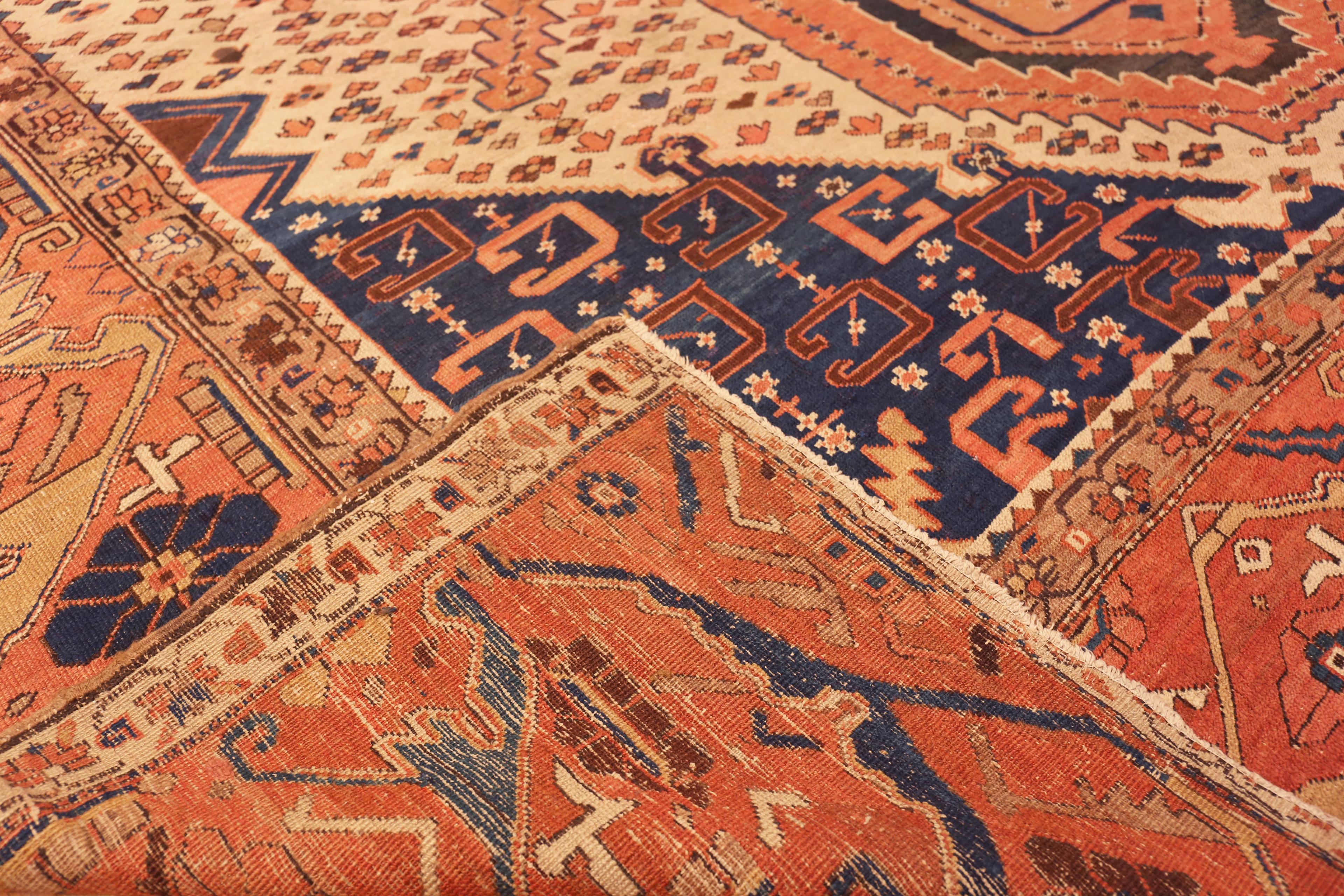 Nazmiyal Collection Antiker Persischer Bakshaish Teppich 11 ft x 15 ft (19. Jahrhundert) im Angebot