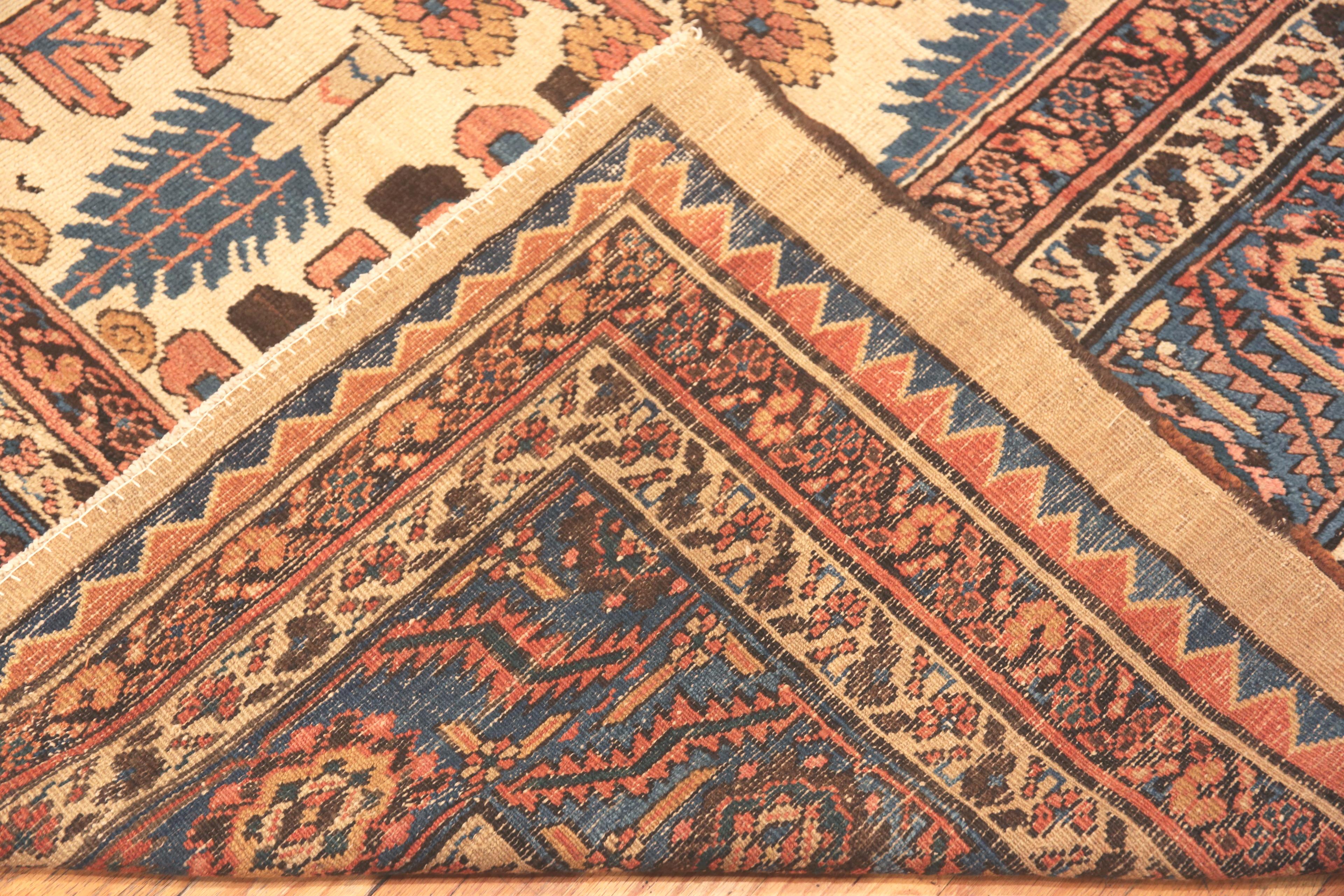 Antique Persian Bakshaish Rug. 13 ft 6 in x 18 ft 6 in For Sale 1