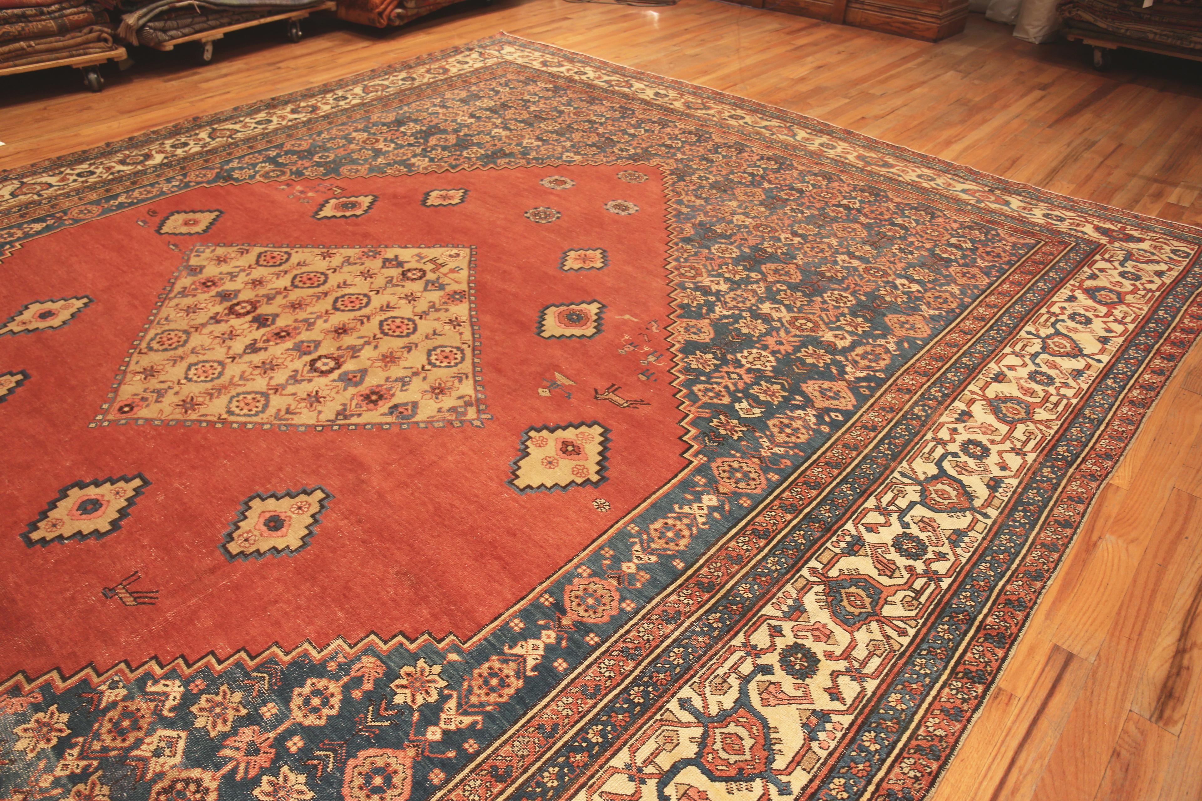 Large Antique Persian Bakshaish Rug, Country of Origin / rug type: Persian rug, Circa date: 1880. Size: 13 ft 7 in x 18 ft (4.14 m x 5.49 m)



