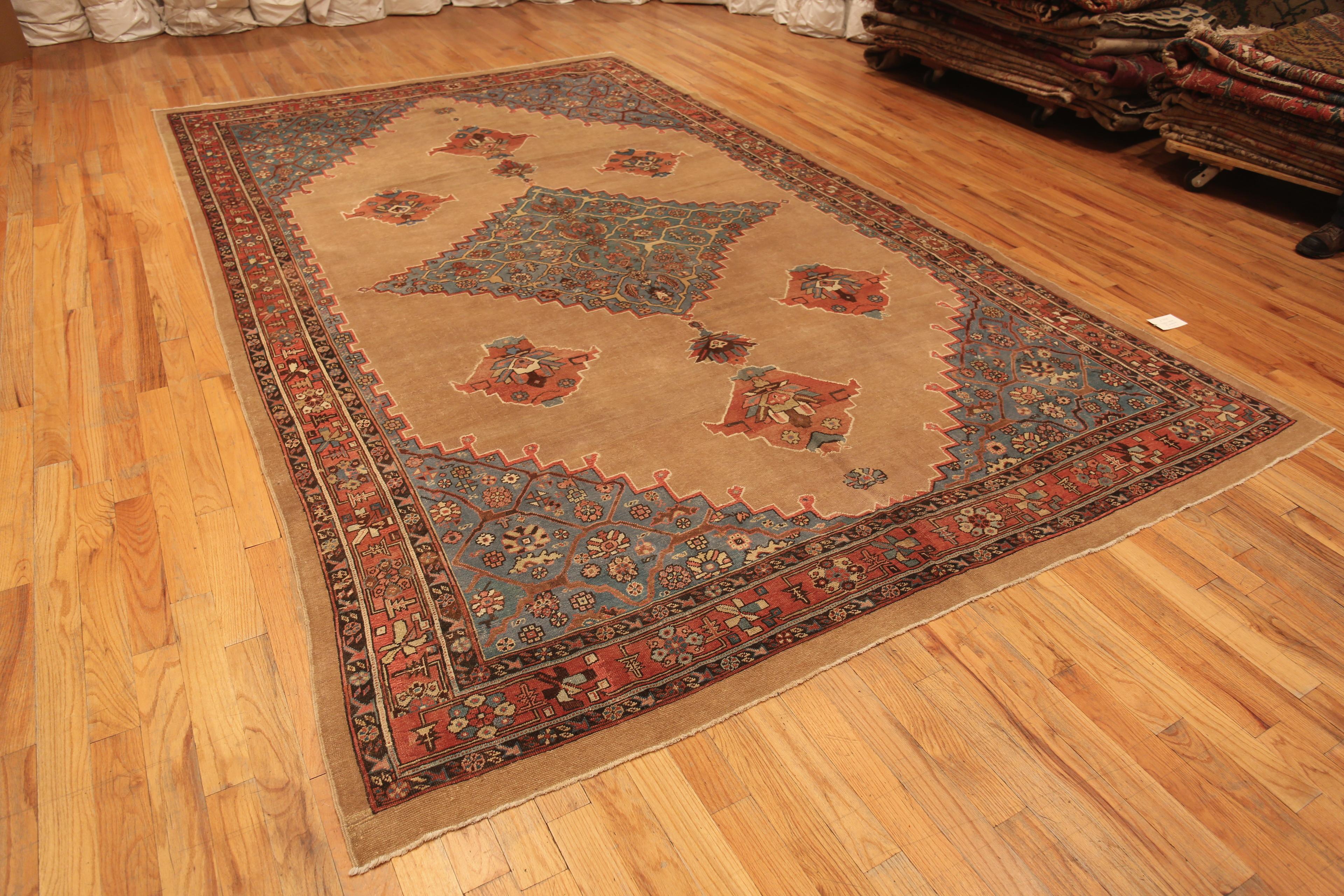 Antique Persian Bakshaish Rug. 8 ft 6 in x 13 ft 6 in In Good Condition For Sale In New York, NY