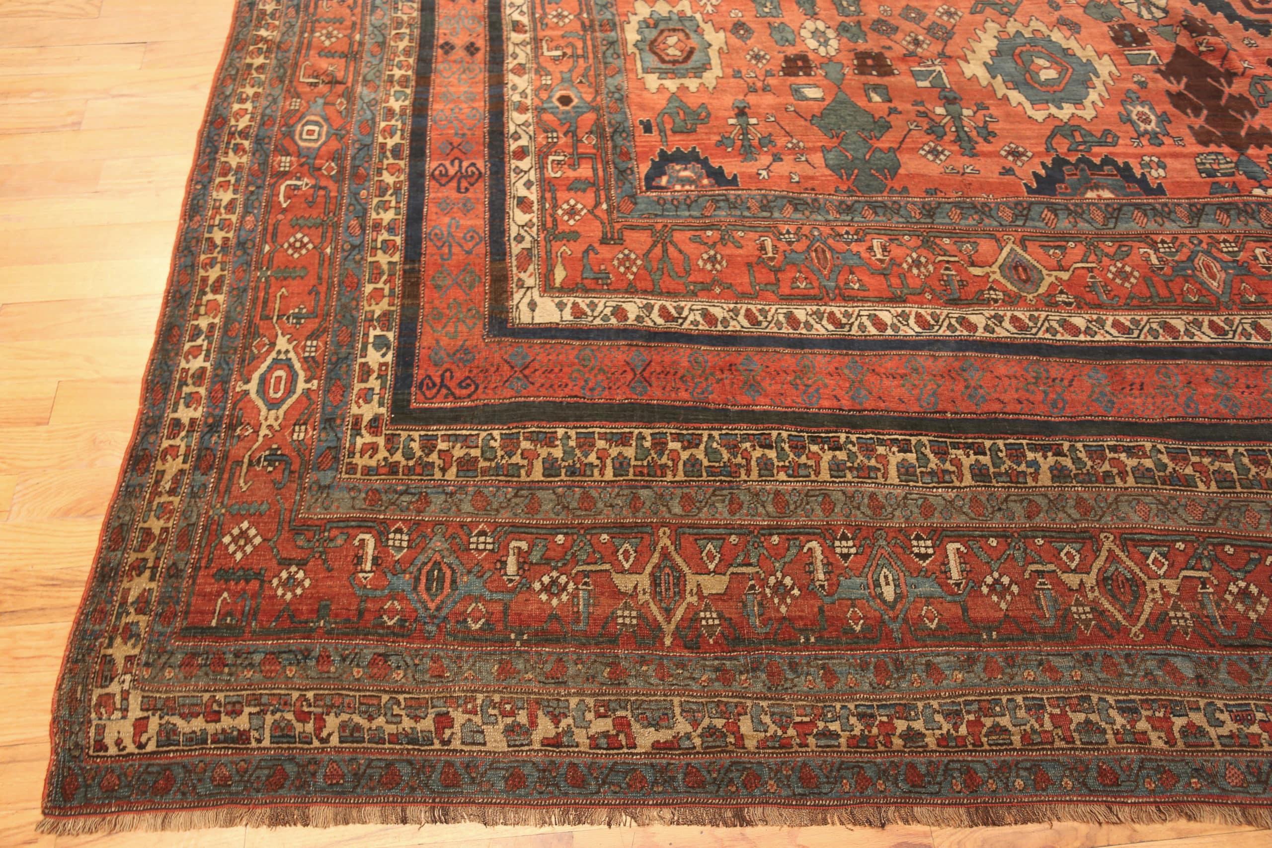 Noué à la main Tapis persan antique Bidjar. 19 pieds 5 pouces x 31 pieds 3 pouces en vente