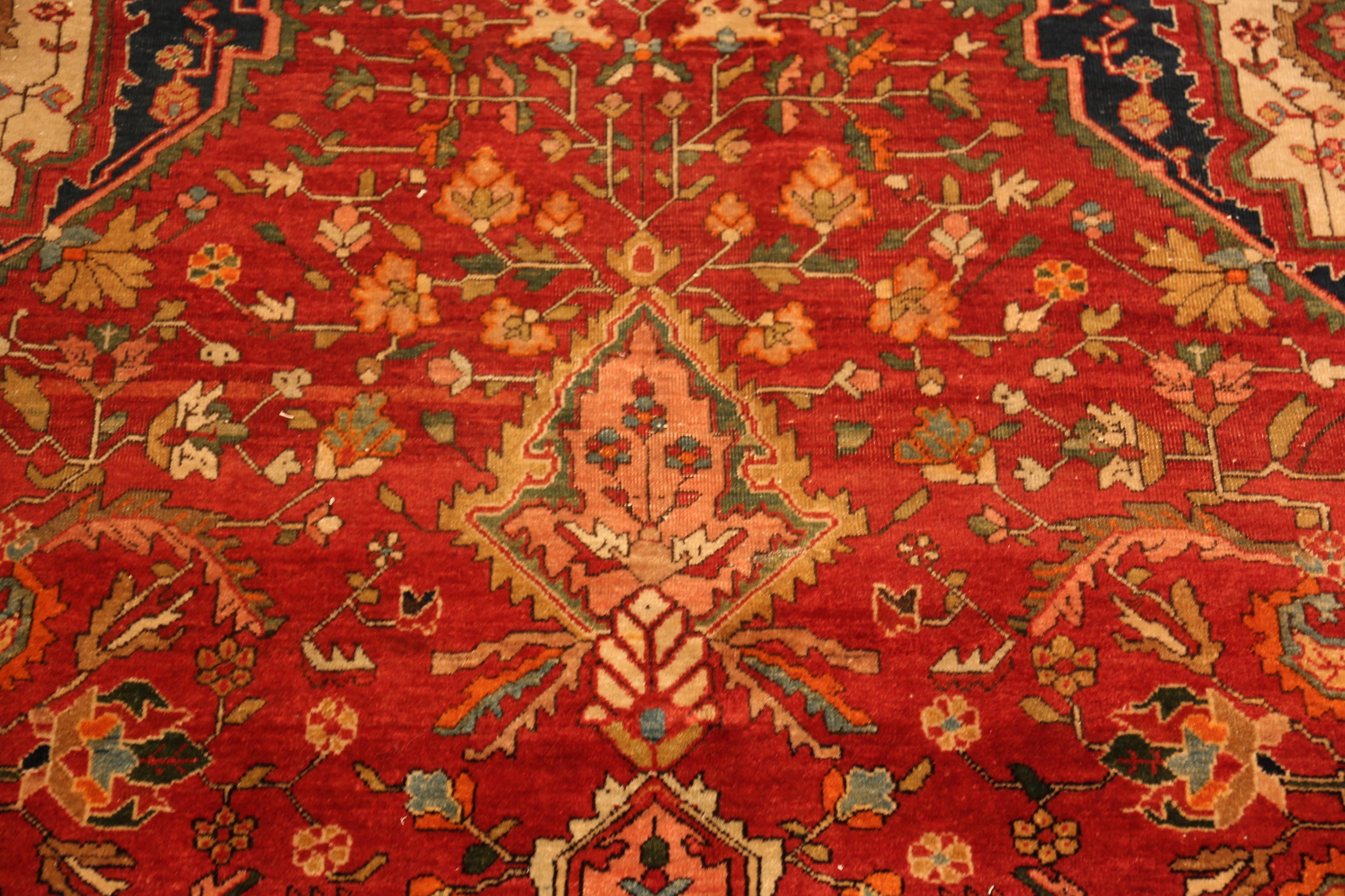 Tappeto Nazmiyal Collection Antique Persian Sarouhan Farahan 7 ft 2 in x 9 ft 8 in In condizioni buone in vendita a New York, NY