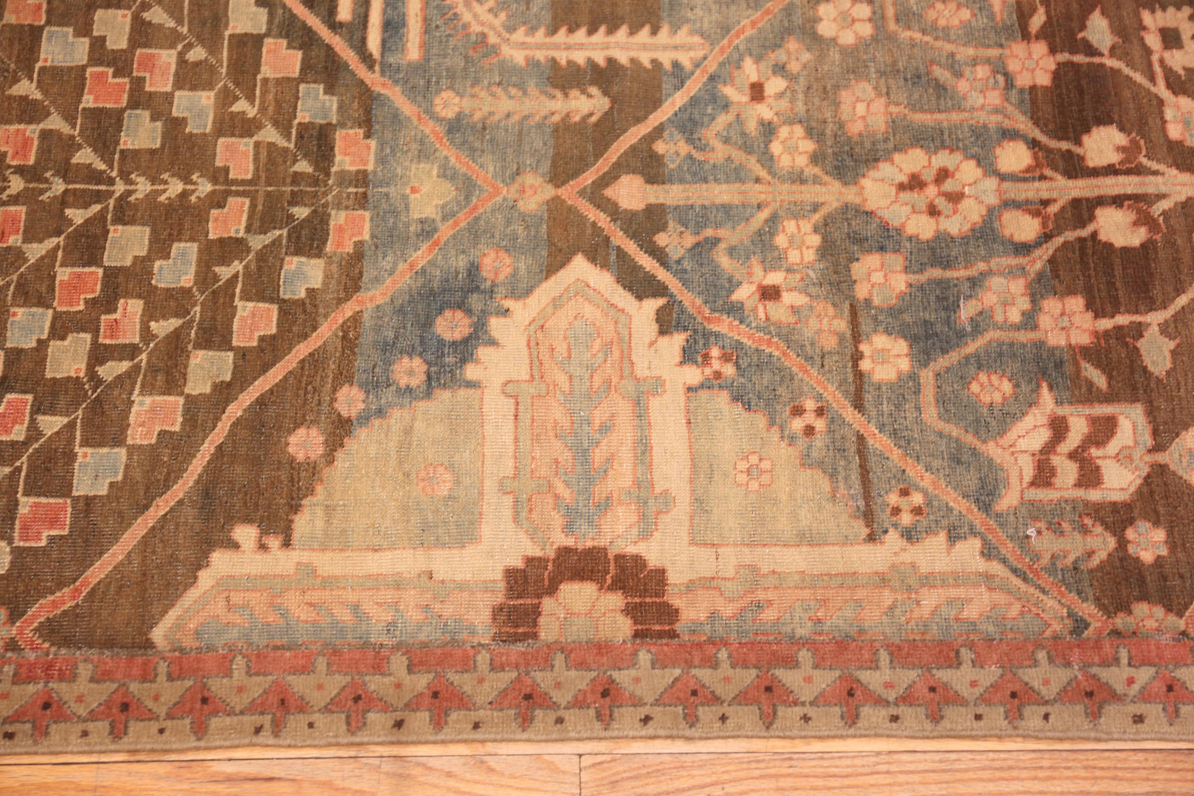 Nazmiyal Collection Tappeto Runner Antico Persiano Sarouk Farahan 2 ft 9 in x 21 ft in vendita 4