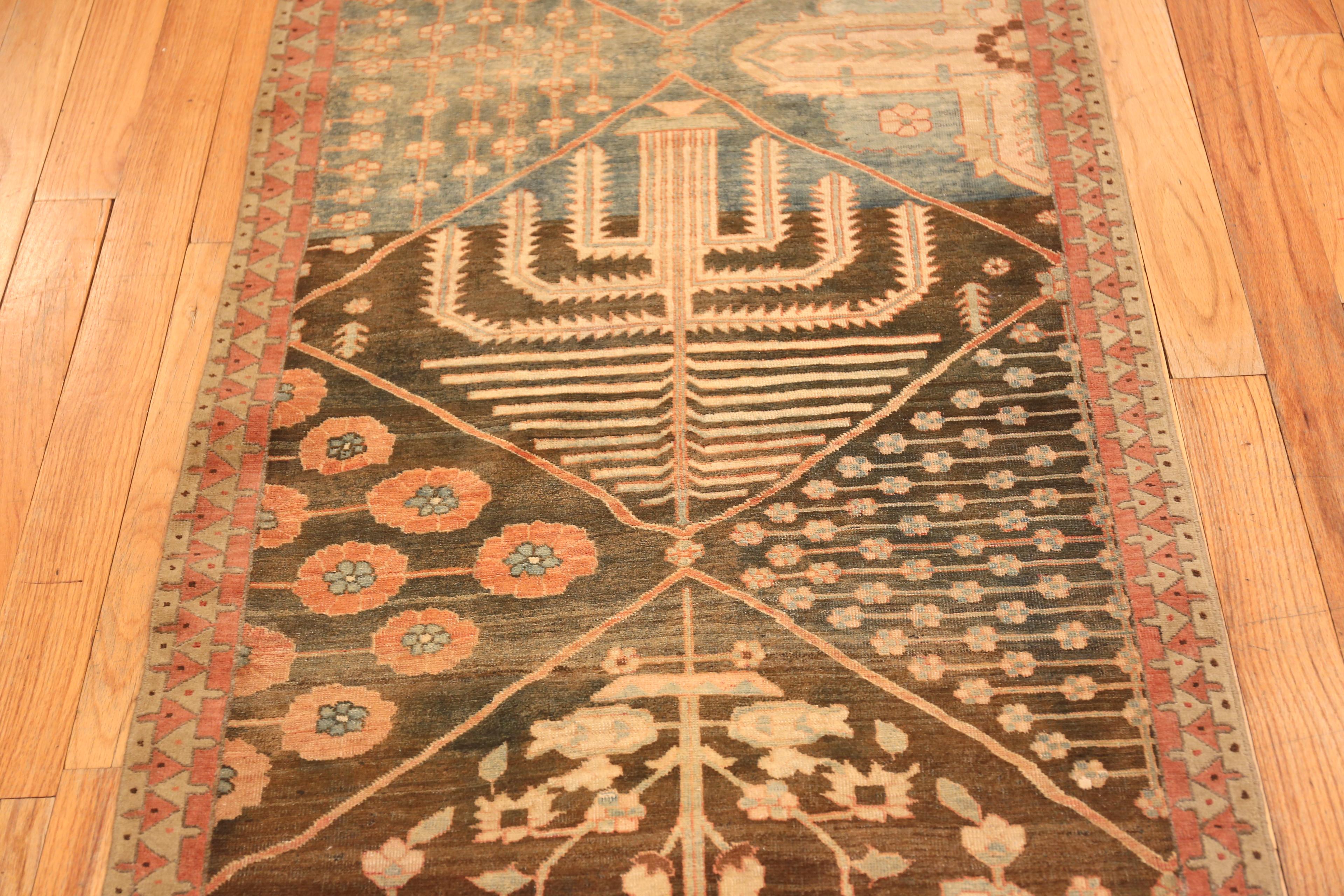 XX secolo Nazmiyal Collection Tappeto Runner Antico Persiano Sarouk Farahan 2 ft 9 in x 21 ft in vendita