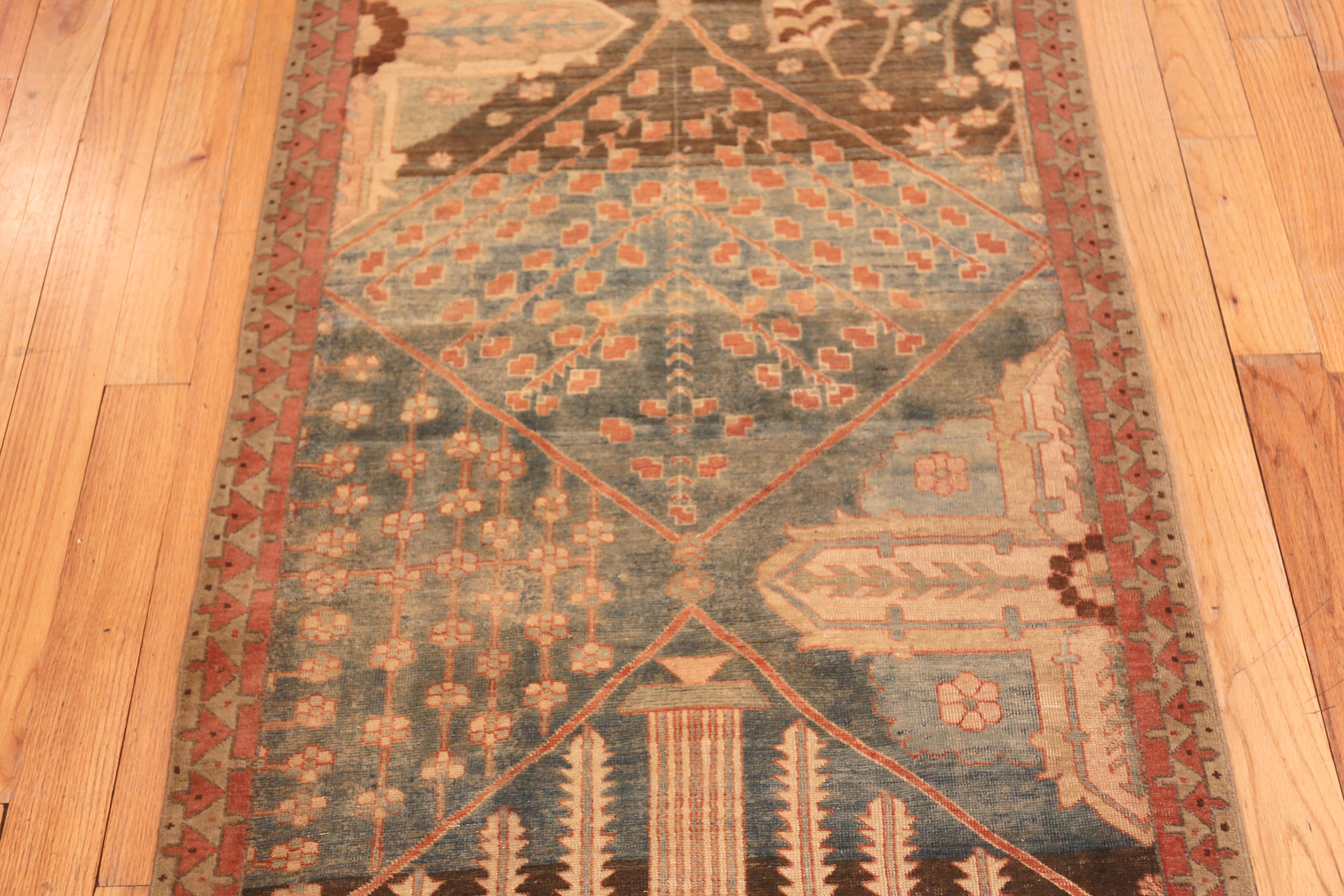 Lana Nazmiyal Collection Tappeto Runner Antico Persiano Sarouk Farahan 2 ft 9 in x 21 ft in vendita