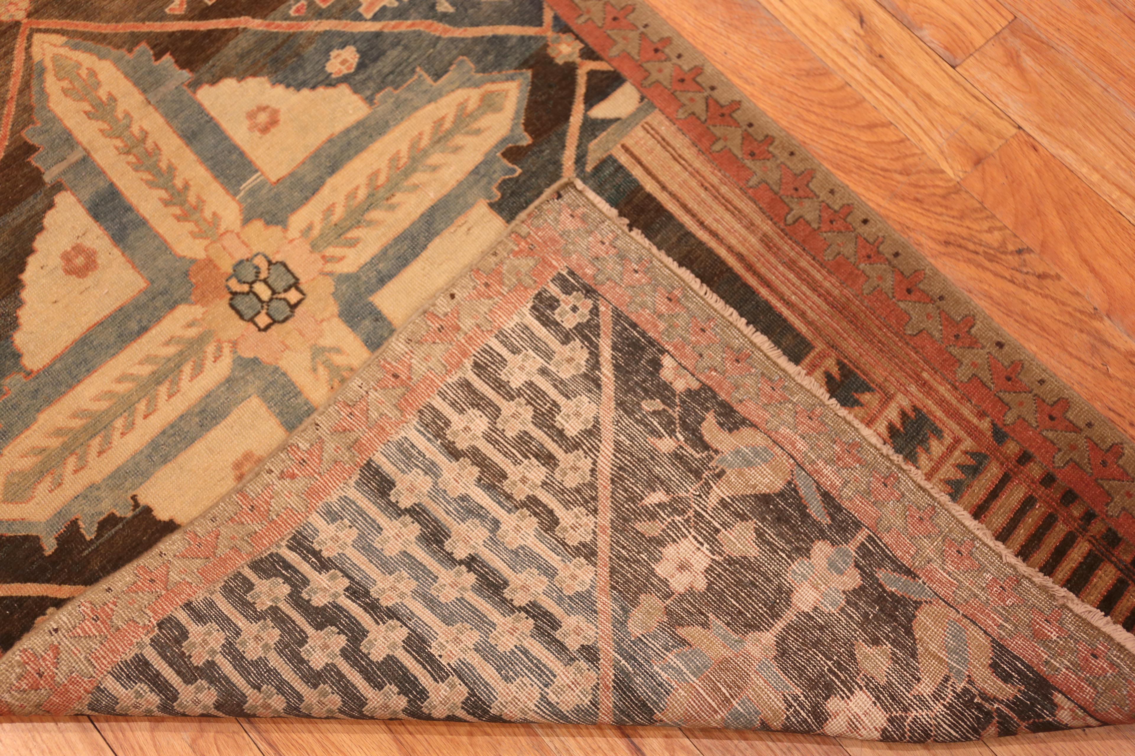 Nazmiyal Collection Tappeto Runner Antico Persiano Sarouk Farahan 2 ft 9 in x 21 ft in vendita 3