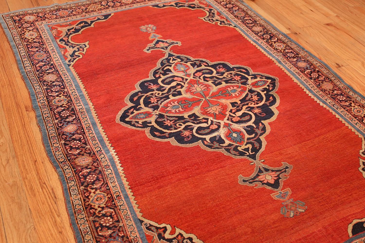 Fine antique Persian Halvai Bidjar rug, country of origin: Persia, date circa 1880. Size: 4 ft. 8 in x 7 ft. (1.42 m x 2.13 m)

A fascinating antique Persian carpet with a commanding presence, this unique and alluring antique Halvai Bidjar rug is an