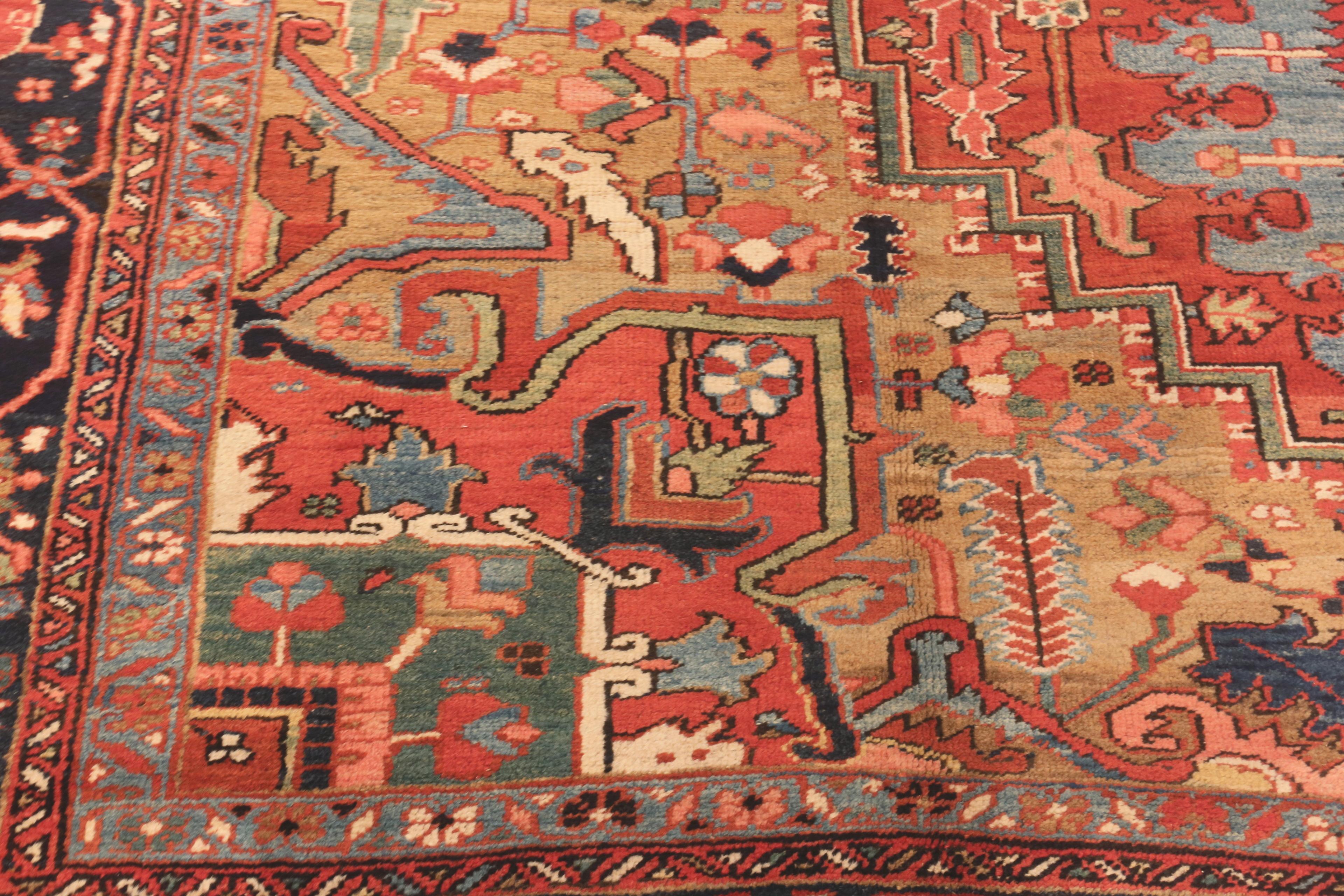 Nazmiyal Collection Antique Persian Heriz Area Rug. 11 ft 9 in x 18 ft 6 in In Good Condition In New York, NY