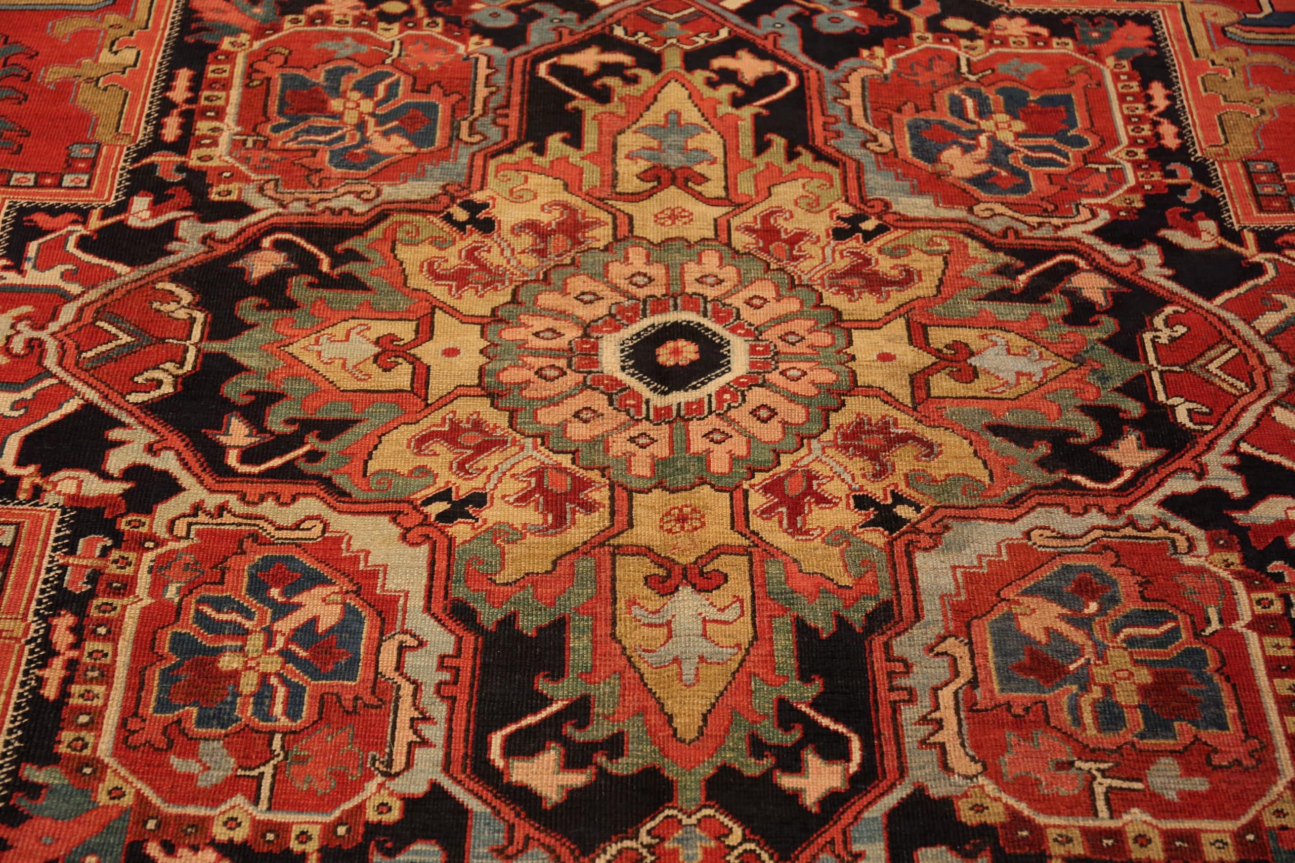 Heriz Serapi Antique Persian Heriz Rug. 10 ft 6 in x 15 ft 4 in For Sale