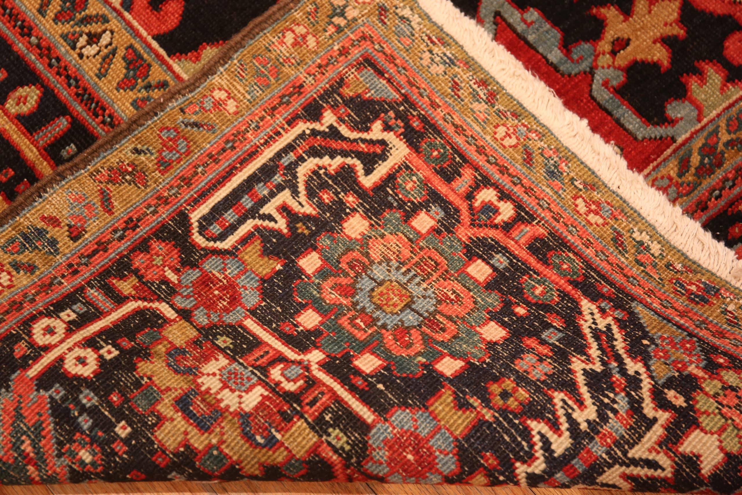 Antique Persian Heriz Rug. 10 ft 6 in x 15 ft 4 in For Sale 1