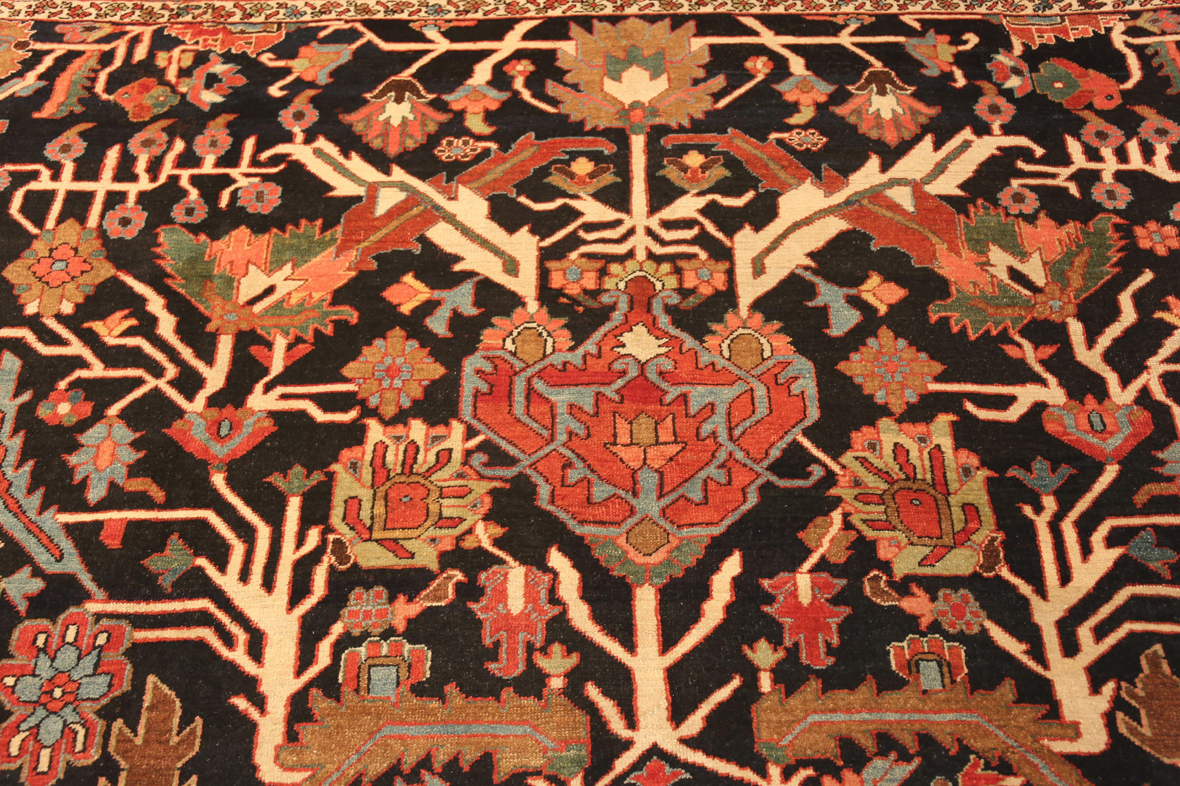 Antiker persischer Heriz-Teppich. 11 ft 6 in x 13 ft 2 in (Wolle) im Angebot