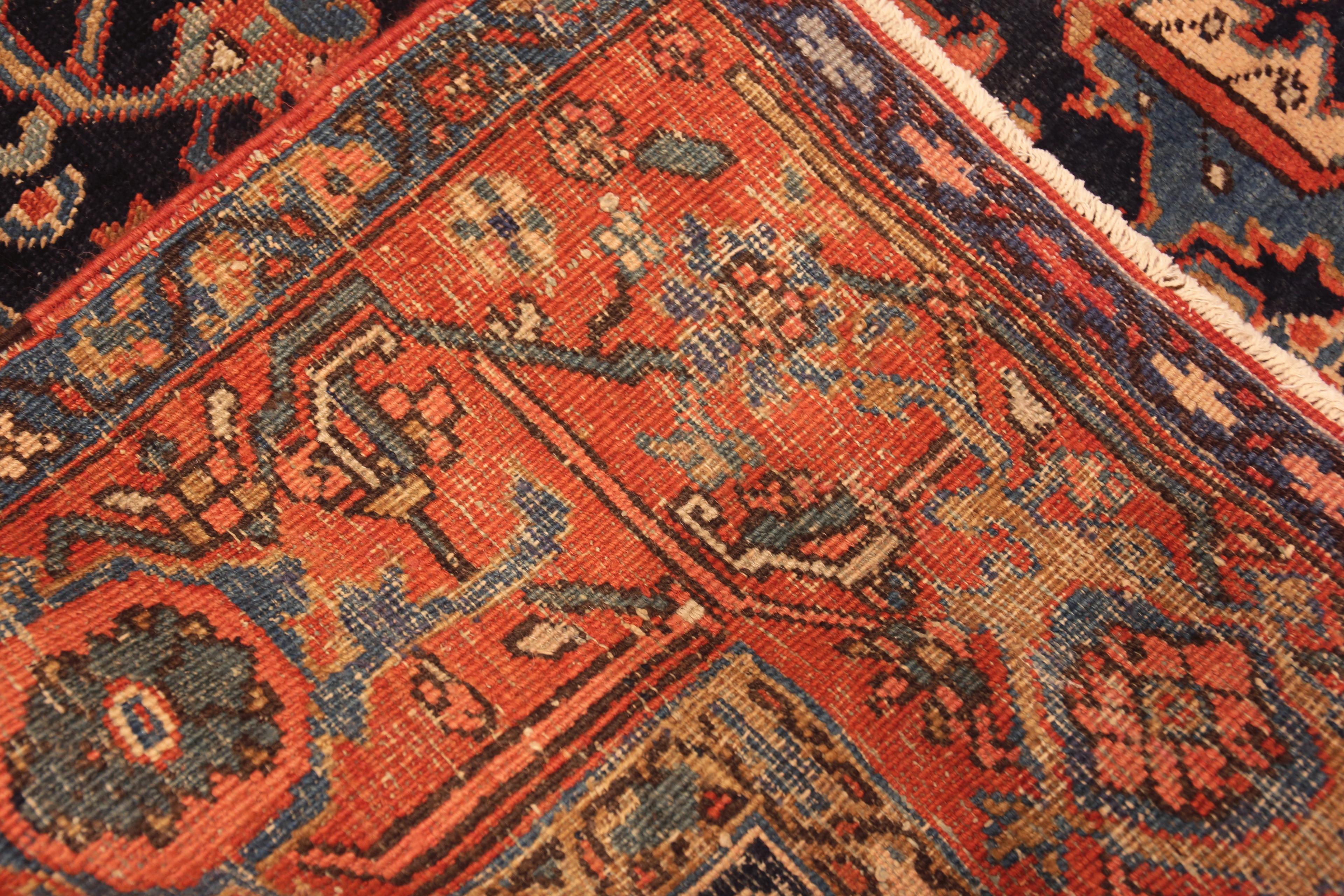 Nazmiyal Collection Antique Persian Heriz Rug. 6 ft 4 in x 9 ft In Good Condition In New York, NY