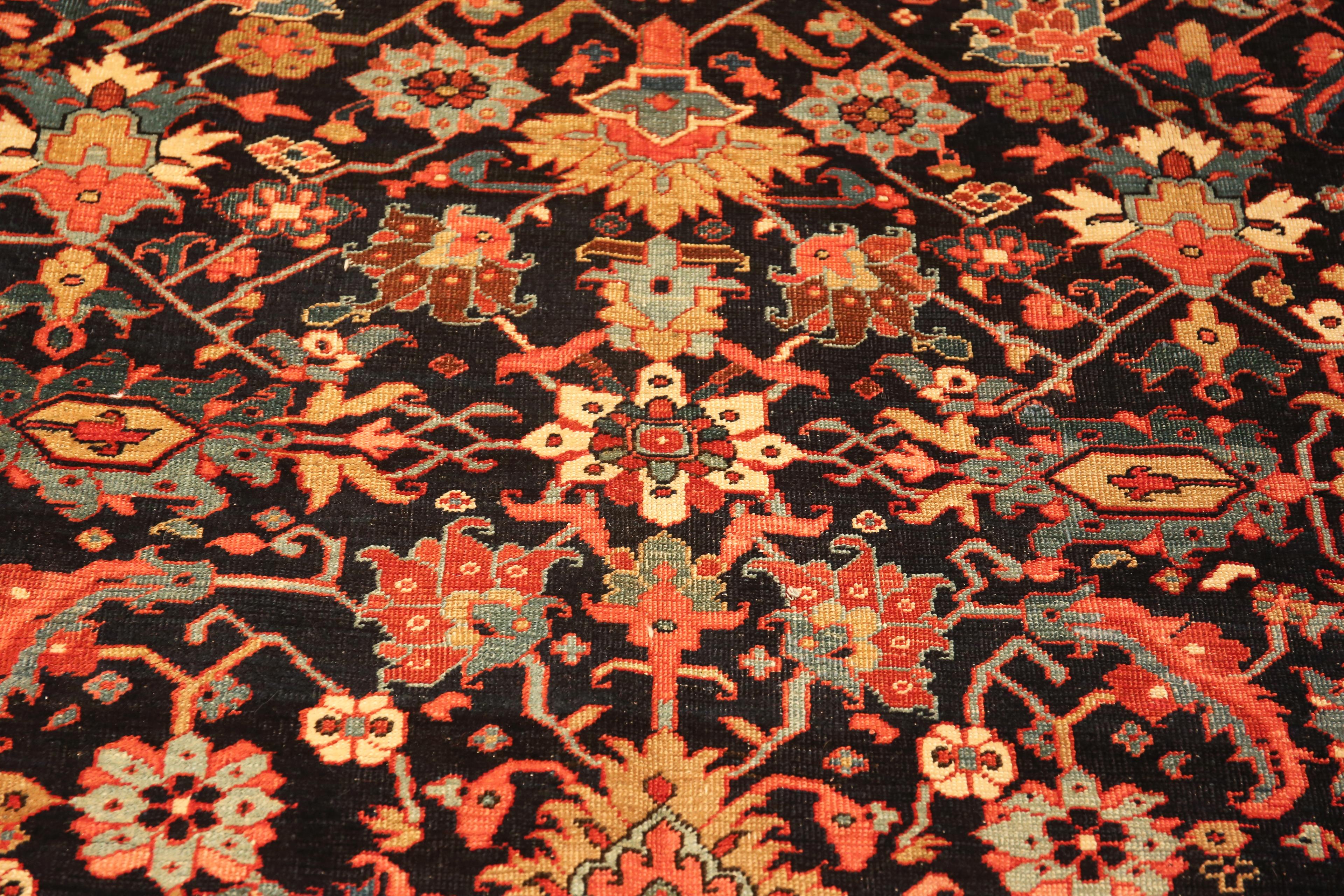 Antique Persian Heriz Rug. 8 ft 5 in x 10 ft 3 in In Good Condition For Sale In New York, NY