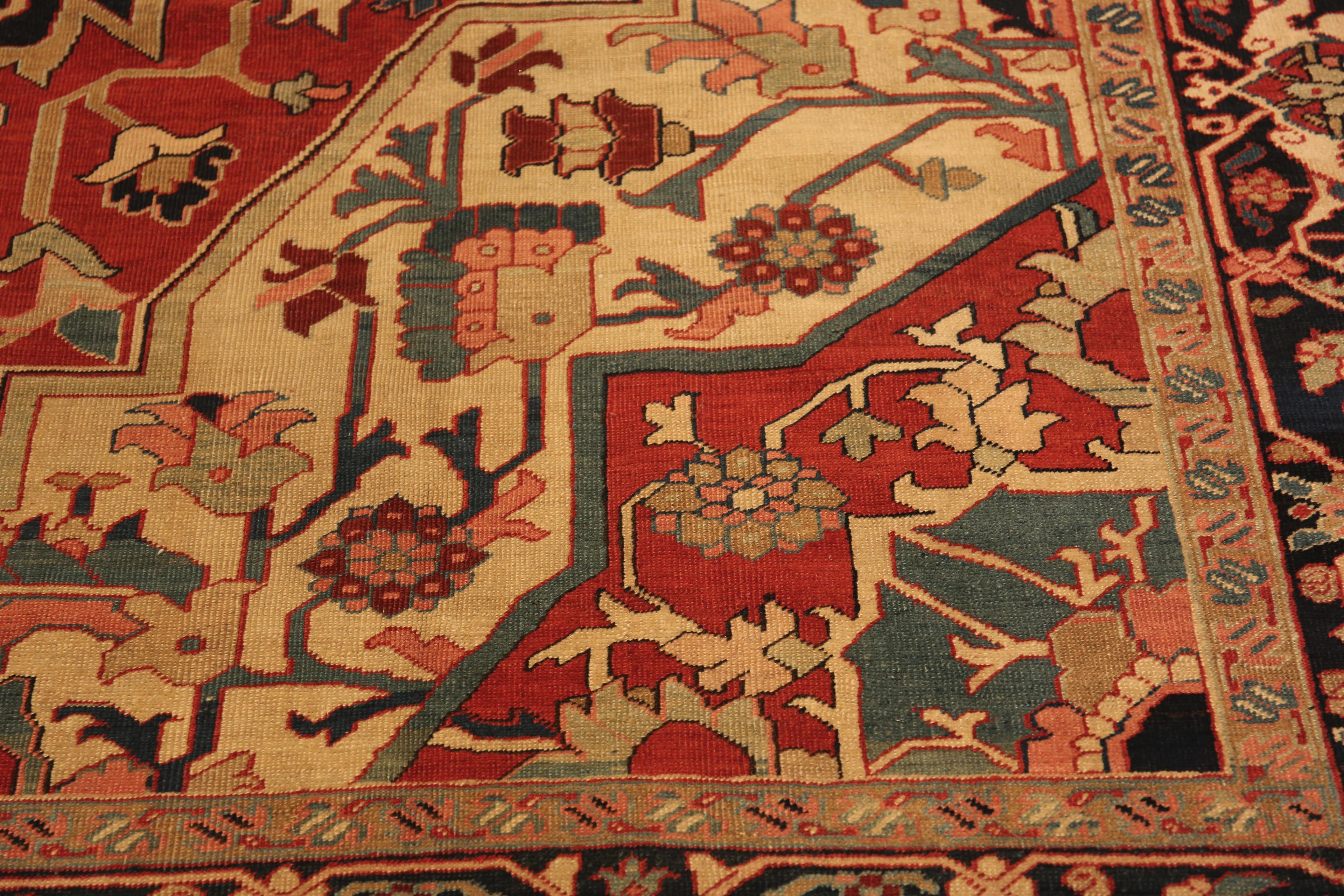 20th Century Antique Persian Heriz Serapi Rug. 9 ft 9 in x 11 ft 9 in For Sale
