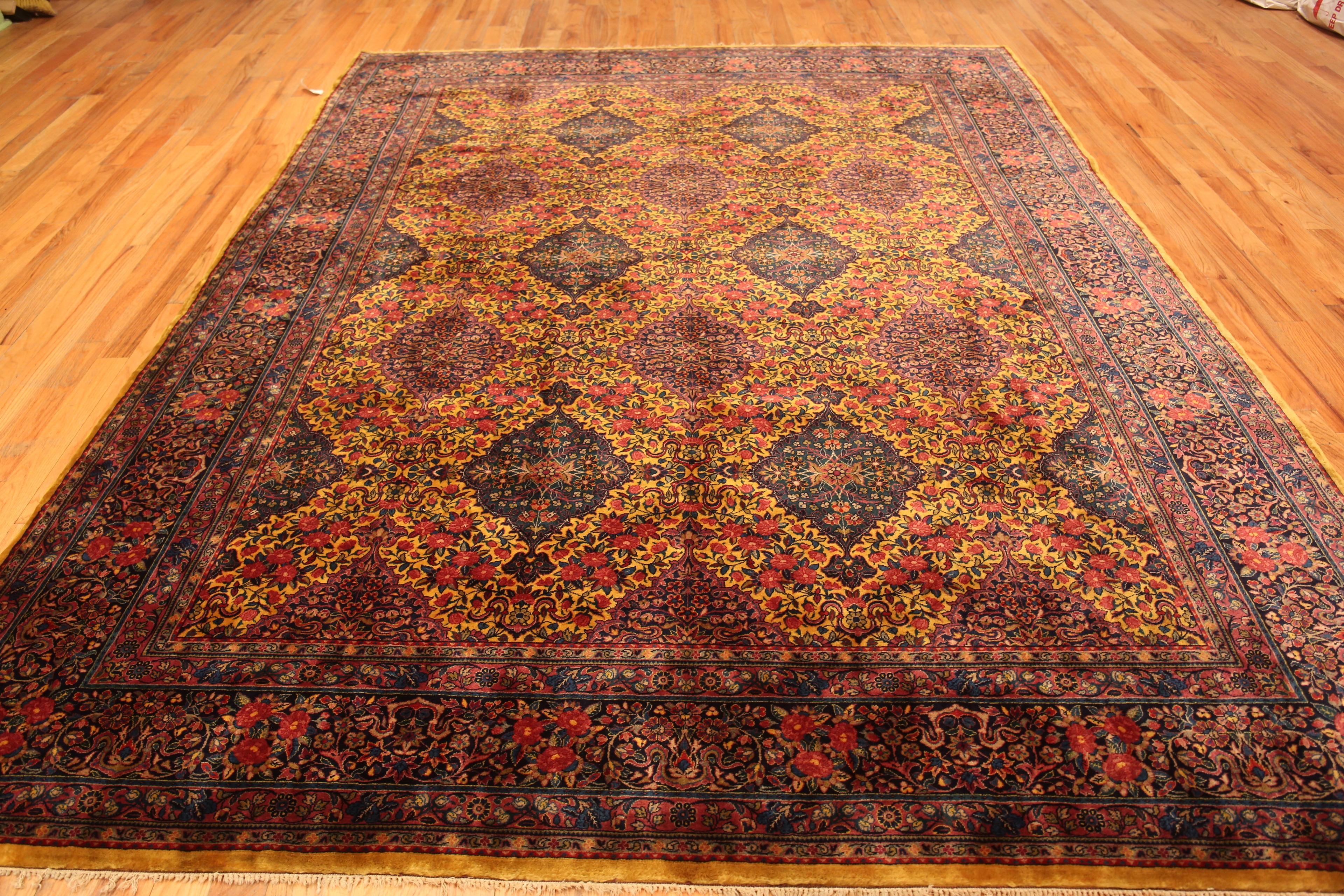 Alfombra Persa Antigua Kashan, País de origen: Persia, Fecha de fabricación: 1900. Tamaño: 2,69 m x 3,58 m (8 pies y 10 pulgadas x 11 pies y 9 pulgadas)

