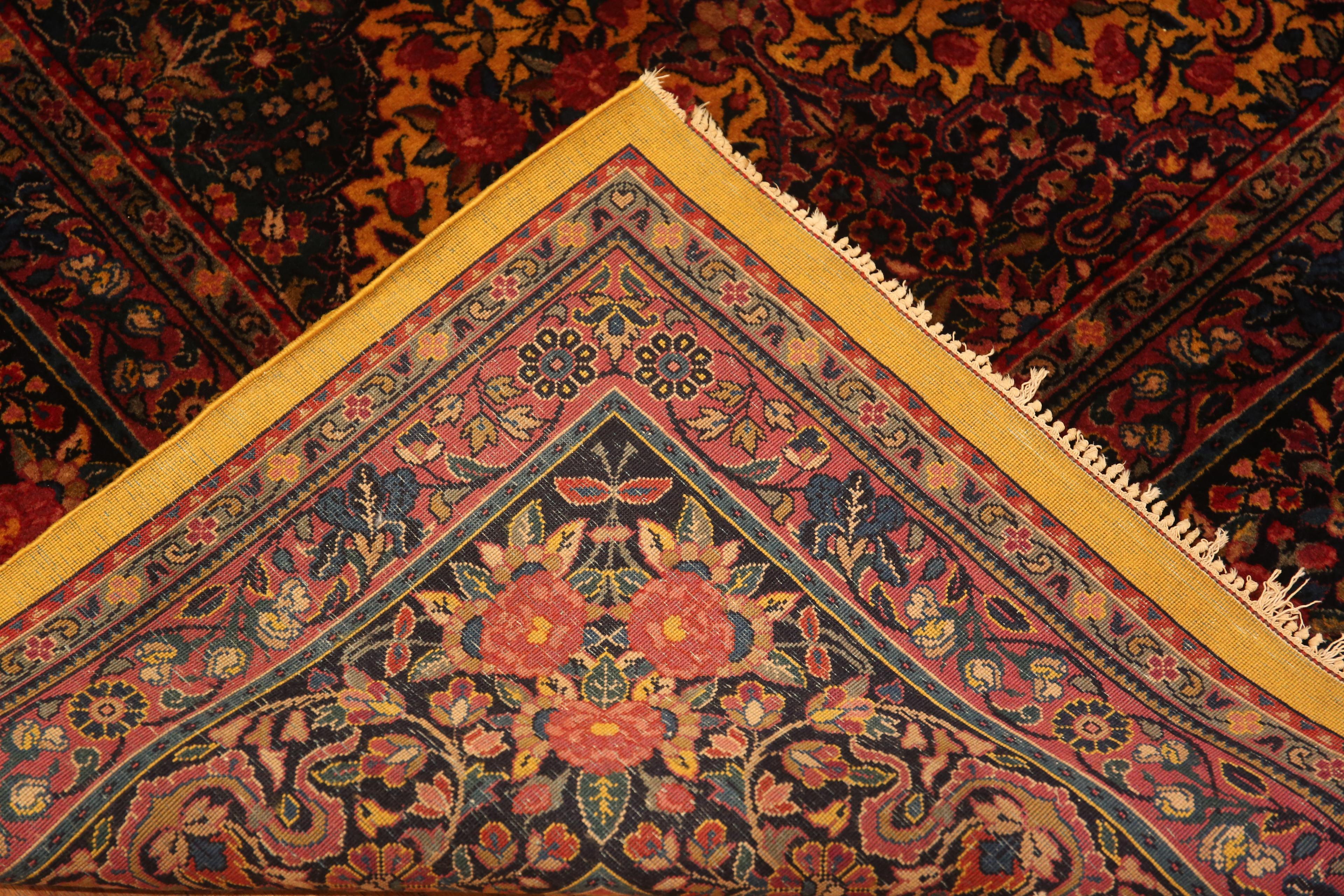 Antique Persian Kashan Area Rug. 8 ft 10 in x 11 ft 9 in For Sale 1