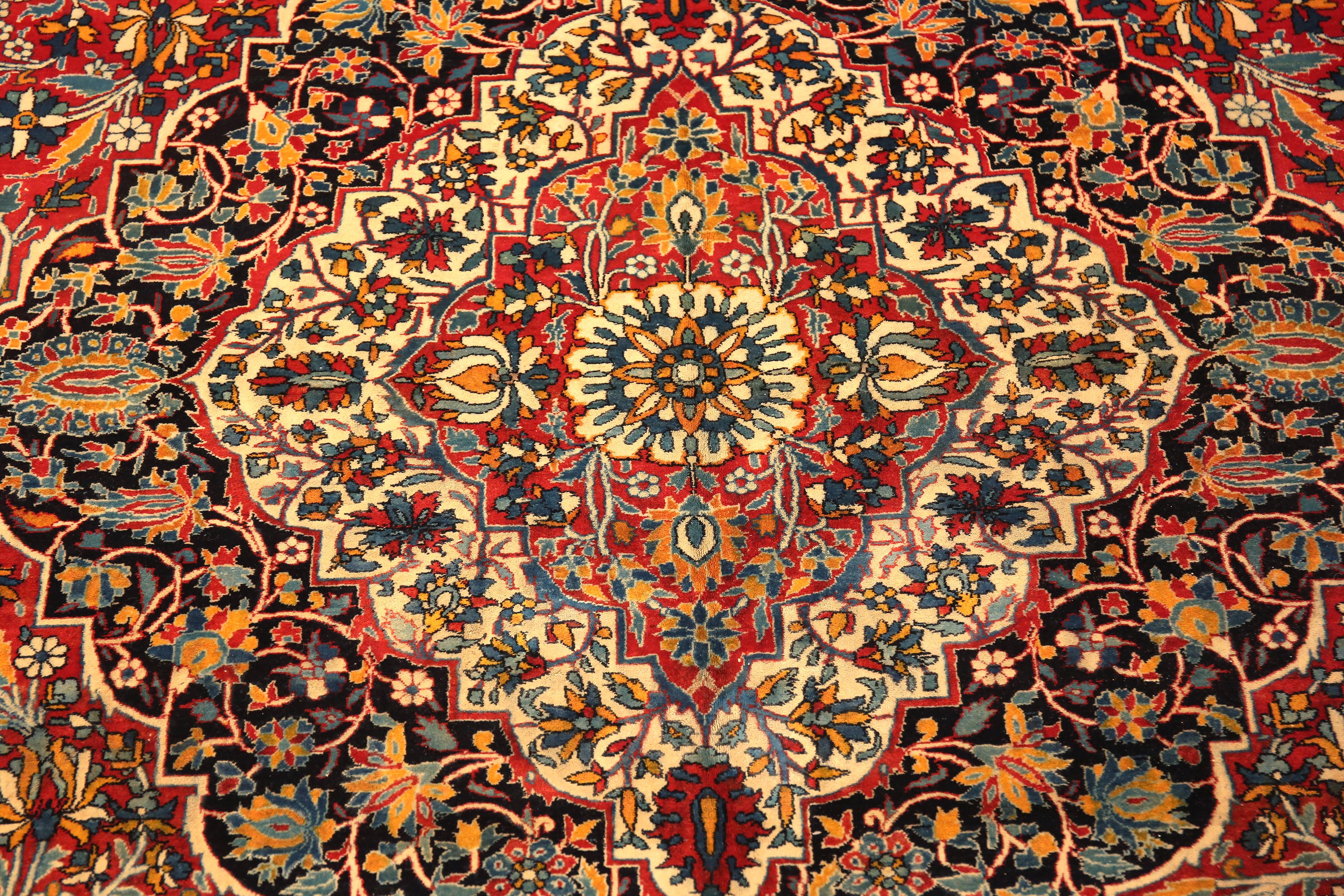 Antiker persischer Kashan Mohtashem Blumenteppich (19. Jahrhundert) im Angebot