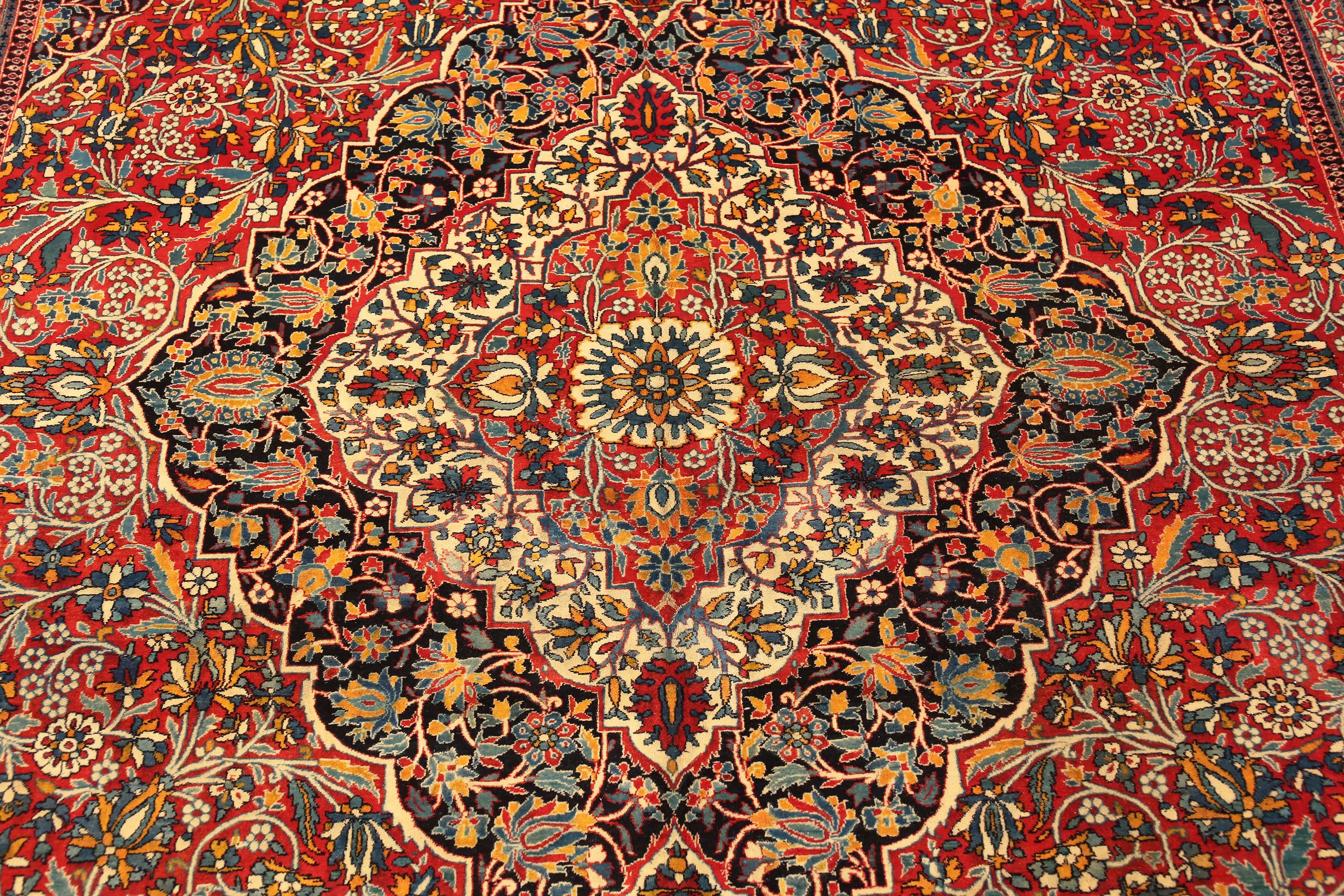 Antiker persischer Kashan Mohtashem Blumenteppich im Zustand „Gut“ im Angebot in New York, NY