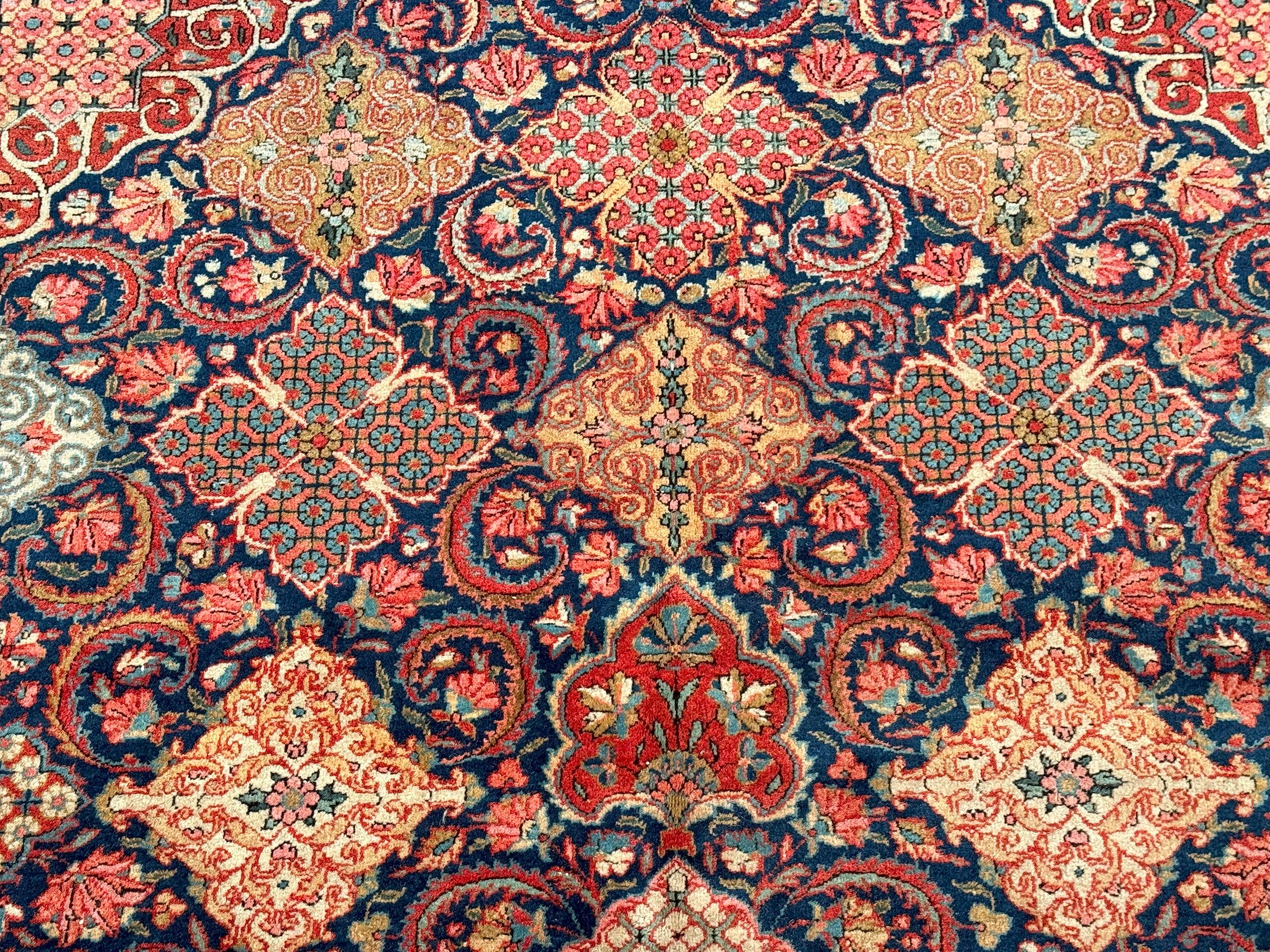 Nazmiyal Collection Antike persische Kashan Teppich 9 ft 3 in x 12 ft (Handgeknüpft) im Angebot