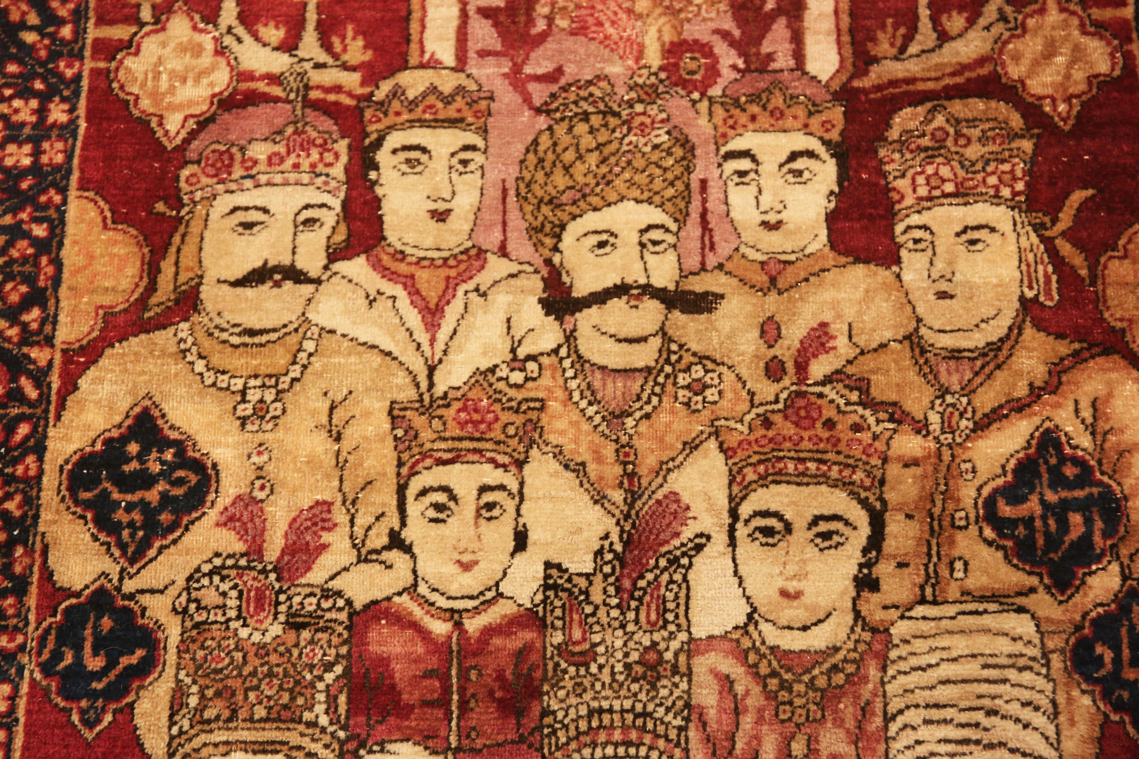 Antiker persischer Kerman-pictorial-Teppich. 2 ft 2 in x 2 ft 8 in (Persisch) im Angebot