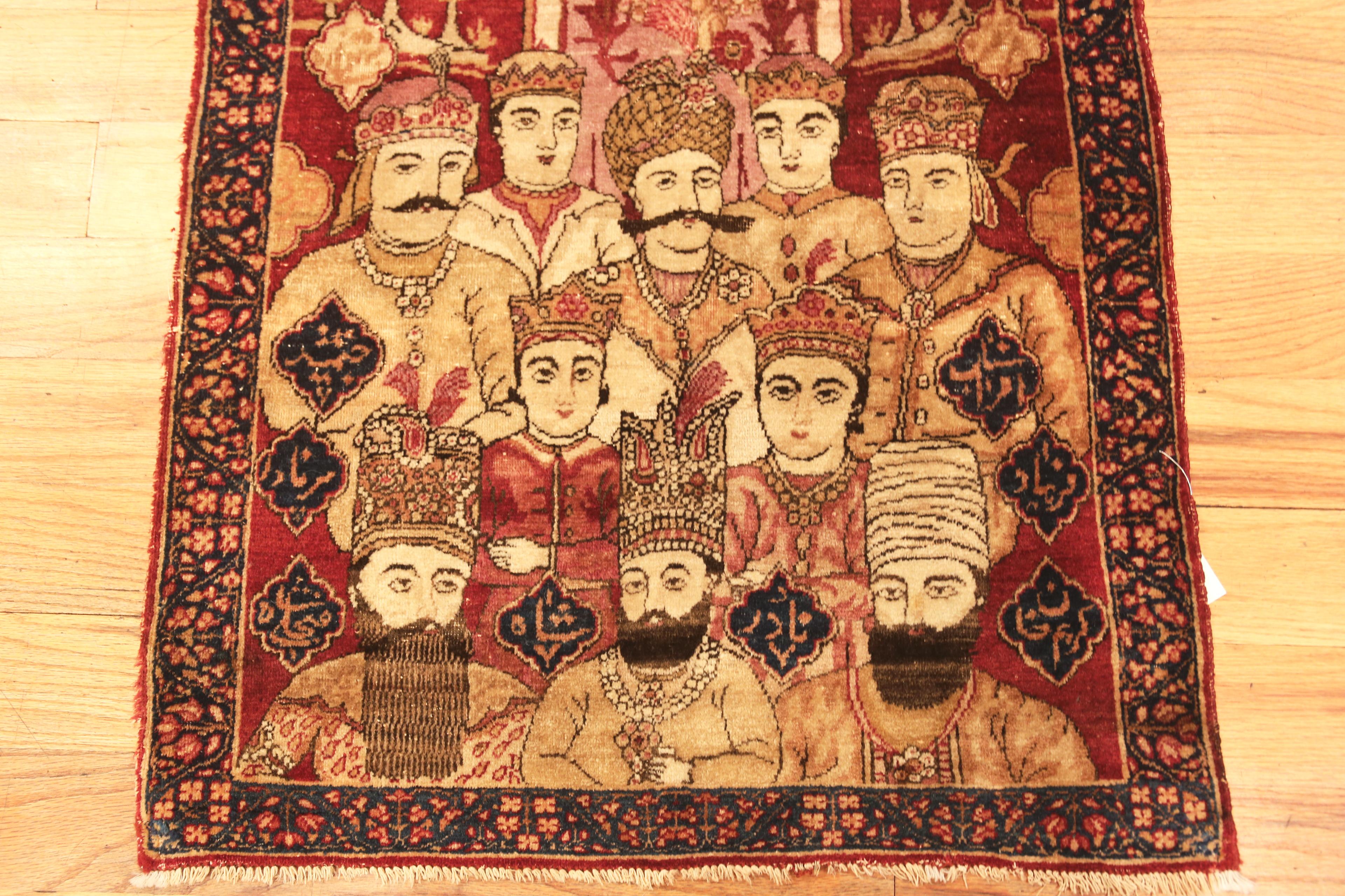 Antiker persischer Kerman-pictorial-Teppich. 2 ft 2 in x 2 ft 8 in im Zustand „Gut“ im Angebot in New York, NY