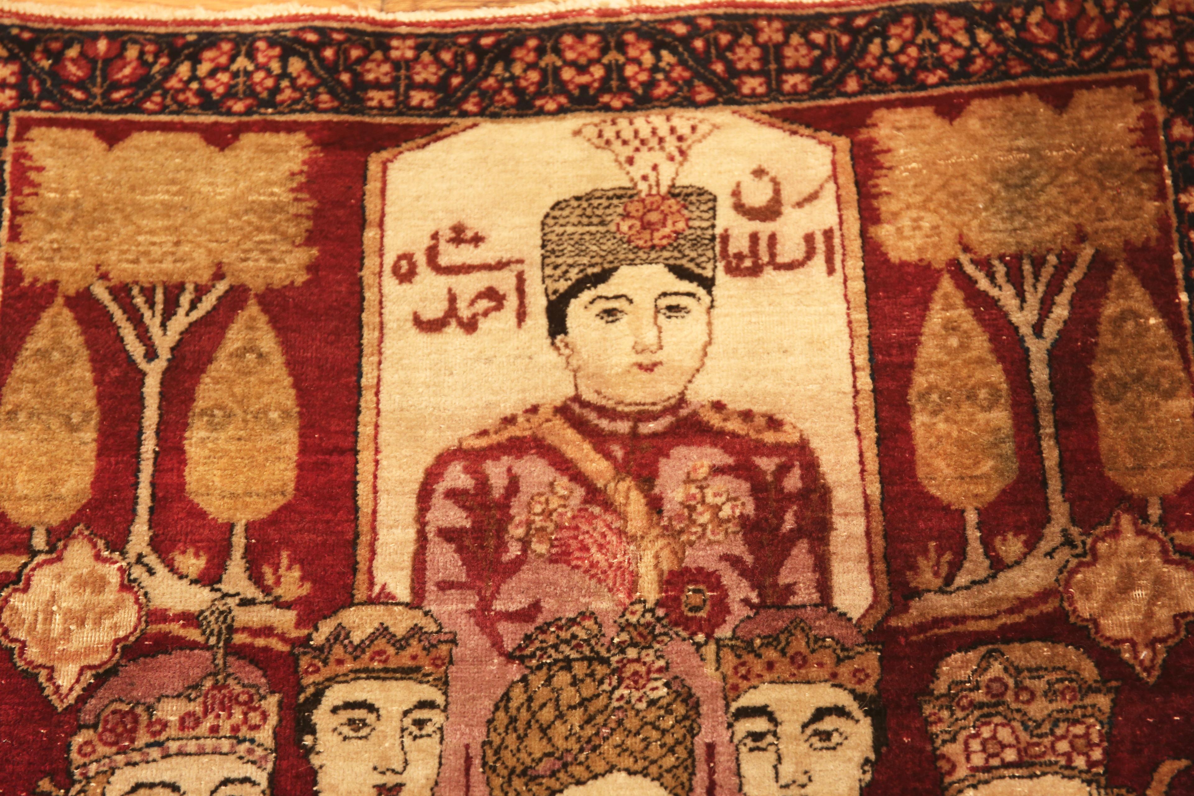 Antiker persischer Kerman-pictorial-Teppich. 2 ft 2 in x 2 ft 8 in (19. Jahrhundert) im Angebot