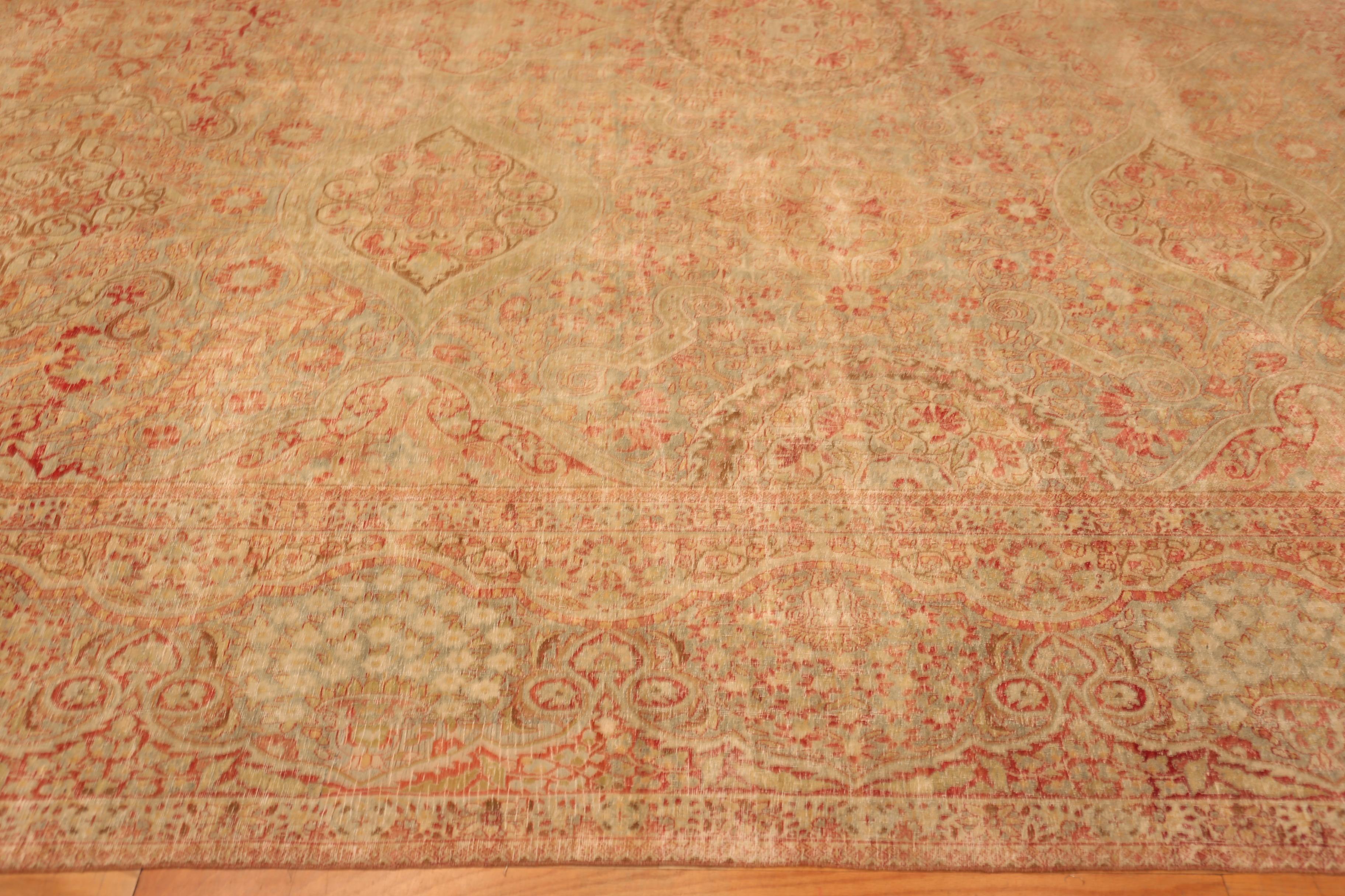 Nazmiyal Collection Antike persische Kerman Teppich 14 ft 2 in x 23 ft 6 in (Wolle) im Angebot