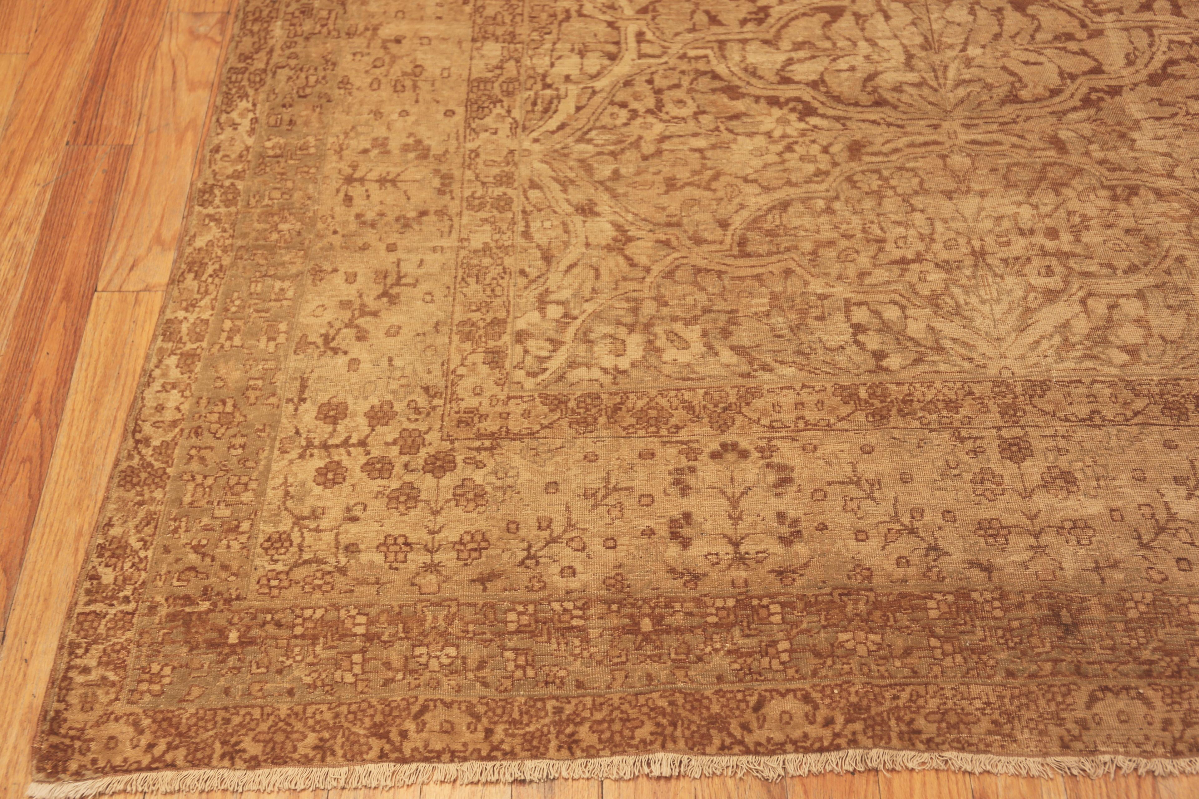 Antique Persian Kerman Rug. 9 ft 7 in x 14 ft 2 in In Good Condition For Sale In New York, NY