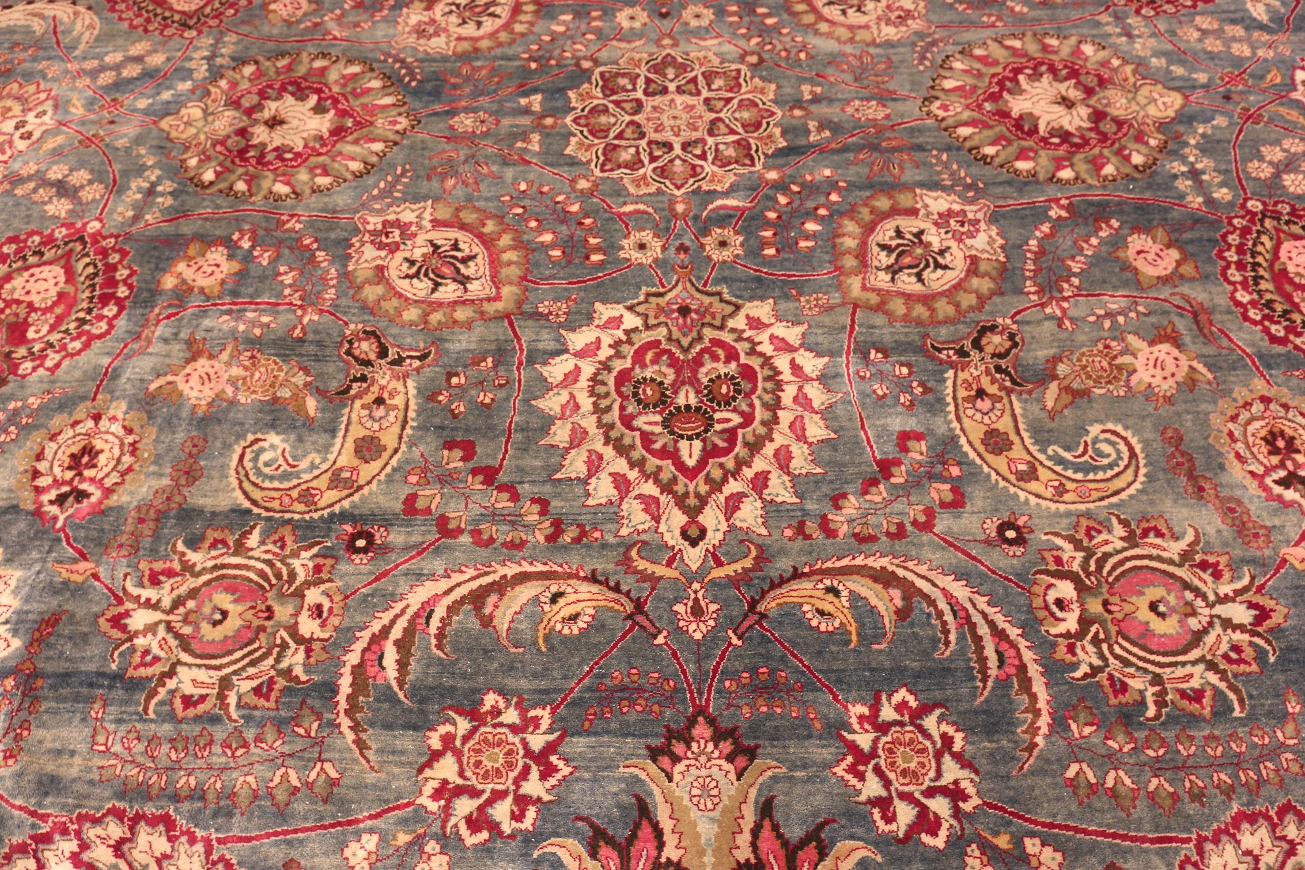 Collection Nazmiyal Collection Antique Perse Khorassan Rug 16 ft x 26 ft 1 in Bon état - En vente à New York, NY