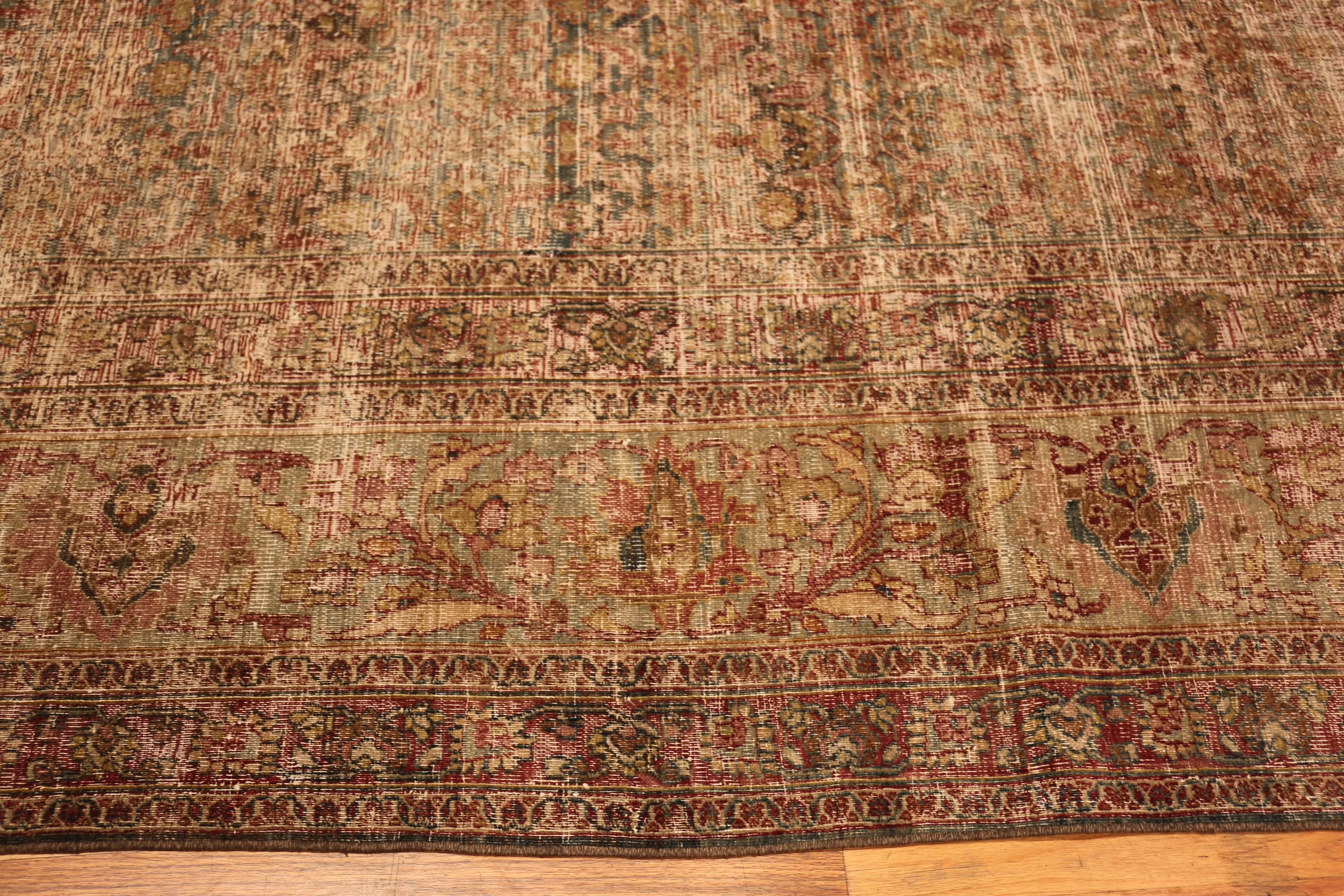 Nazmiyal Collection Antike persische Khorassan Teppich 9 ft 2 in x 12 ft im Zustand „Gut“ im Angebot in New York, NY