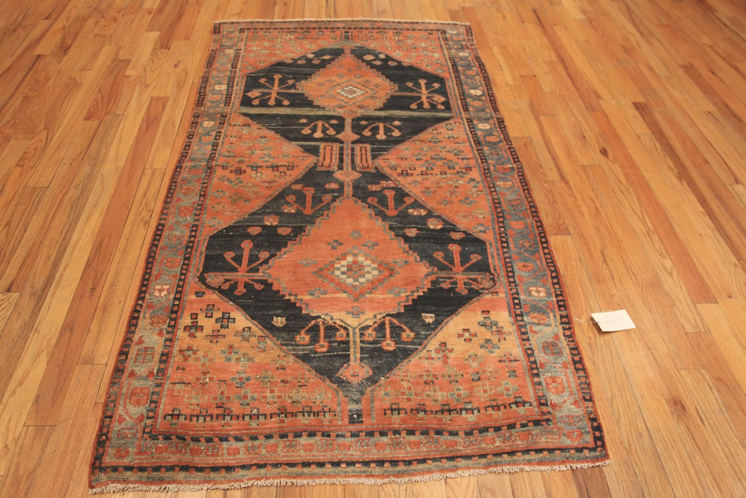 Antike persische Malayer Abrash Teppich. 4 ft 7 in x 8 ft 2 in (Persisch) im Angebot