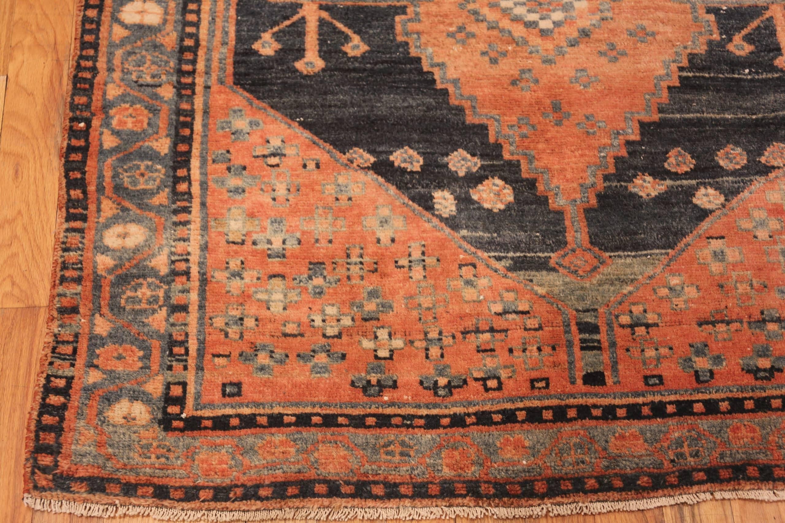 Antike persische Malayer Abrash Teppich. 4 ft 7 in x 8 ft 2 in (Handgeknüpft) im Angebot