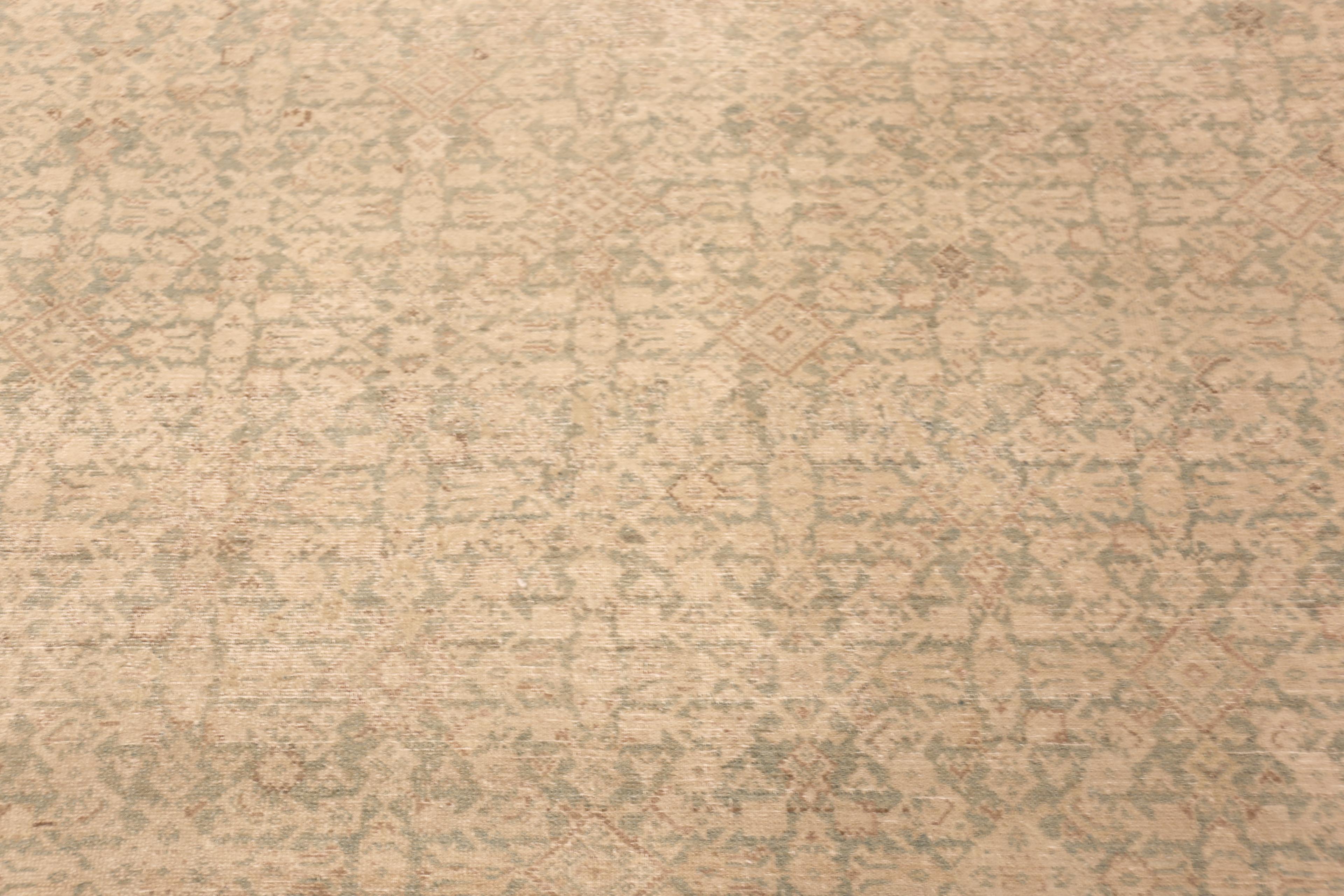 Nazmiyal Collection Antike persische Malayer Teppich 10 ft 5 in x 19 ft 5 in im Zustand „Gut“ im Angebot in New York, NY