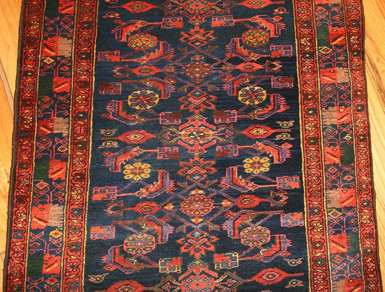 Nazmiyal Collection Antike persische Malayer Teppich 3 ft 6 in x 16 ft 8 in (Persisch) im Angebot