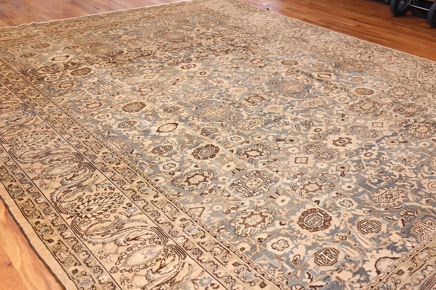 20th Century Antique Persian Malayer Rug. Size: 10 ft 5 in x 13 ft 8 in  For Sale