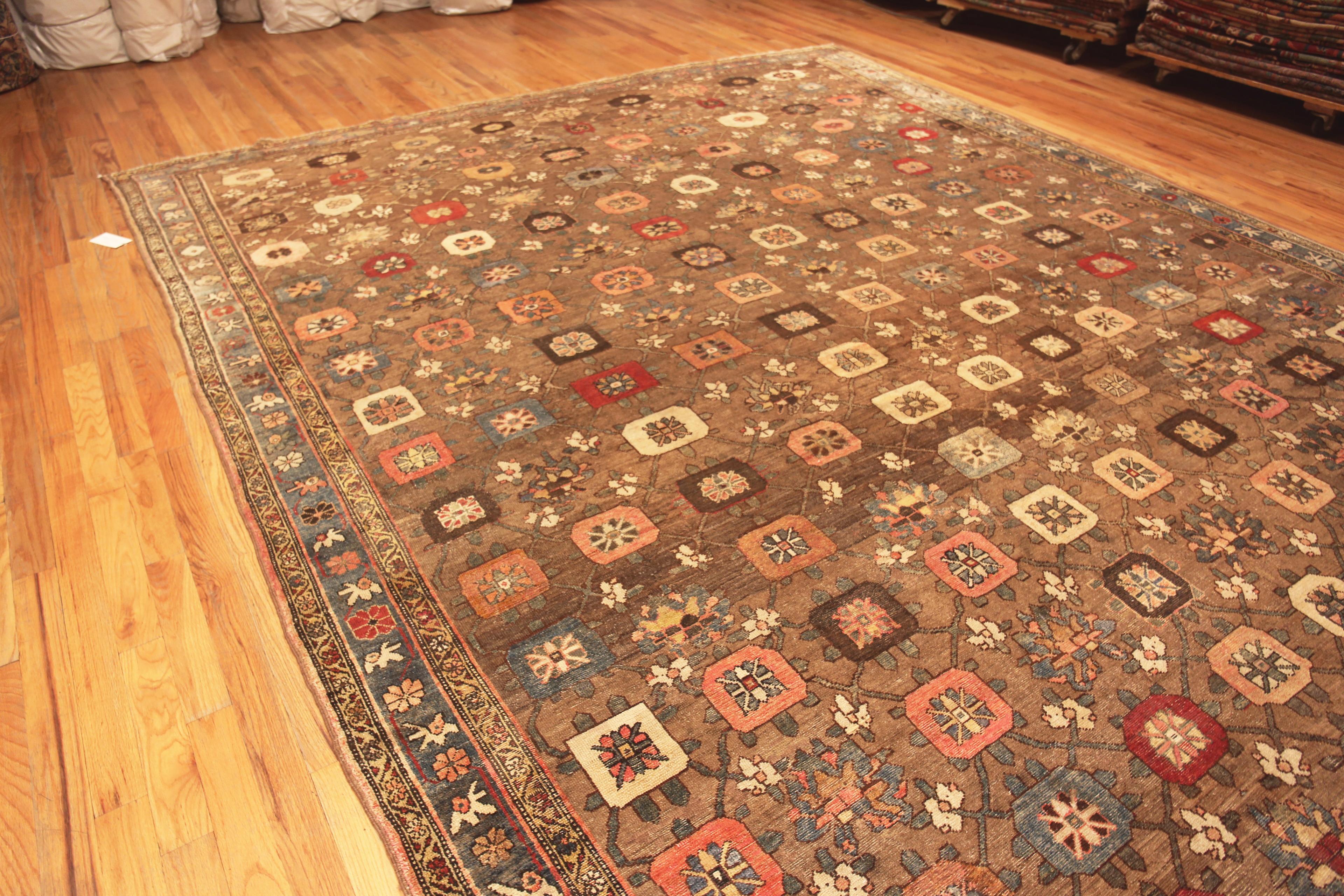 Antique Persian Malayer Rug. Size: 11 ft 8 in x 18 ft 10 in In Good Condition For Sale In New York, NY