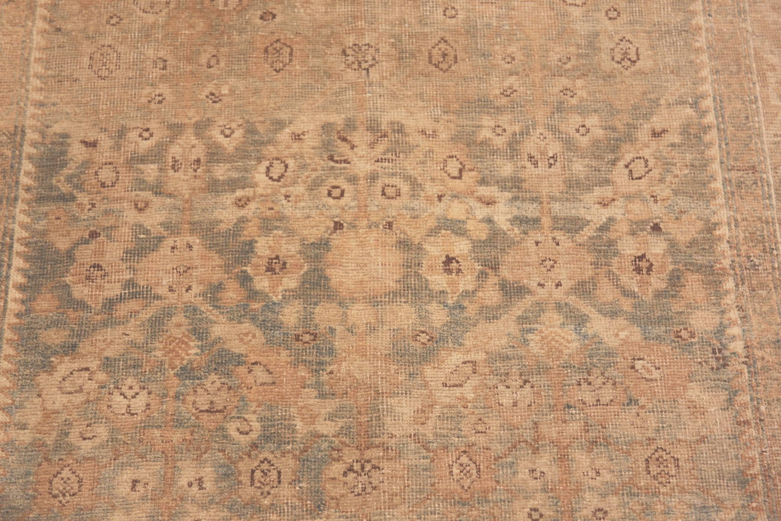 Antique Persian Malayer Runner. 3 ft 6 in x 11 ft 10 in In Good Condition For Sale In New York, NY