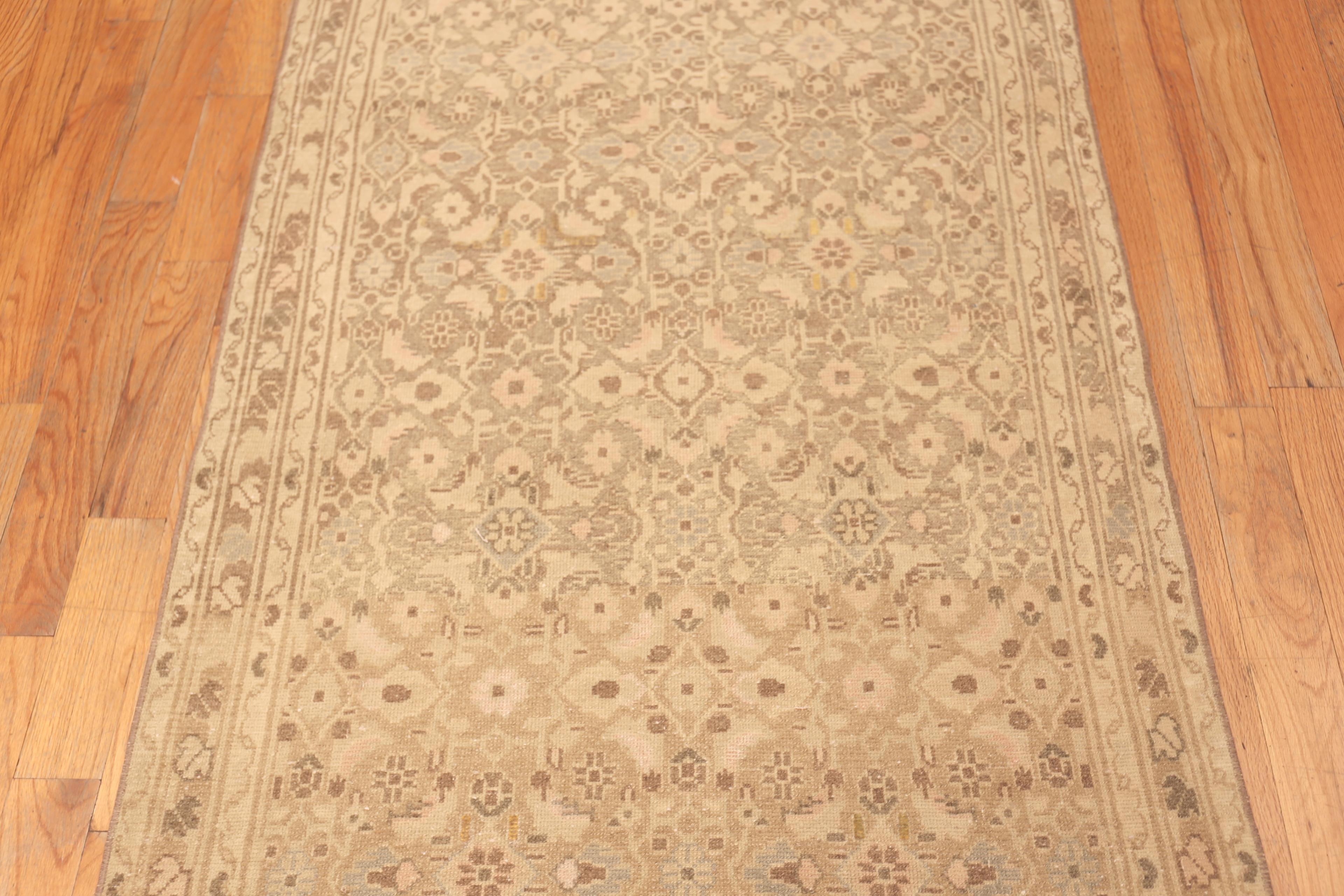 Tappeto Runner Antico Persiano Malayer Collection 3 ft 5 in x 13 ft 2 in In condizioni buone in vendita a New York, NY