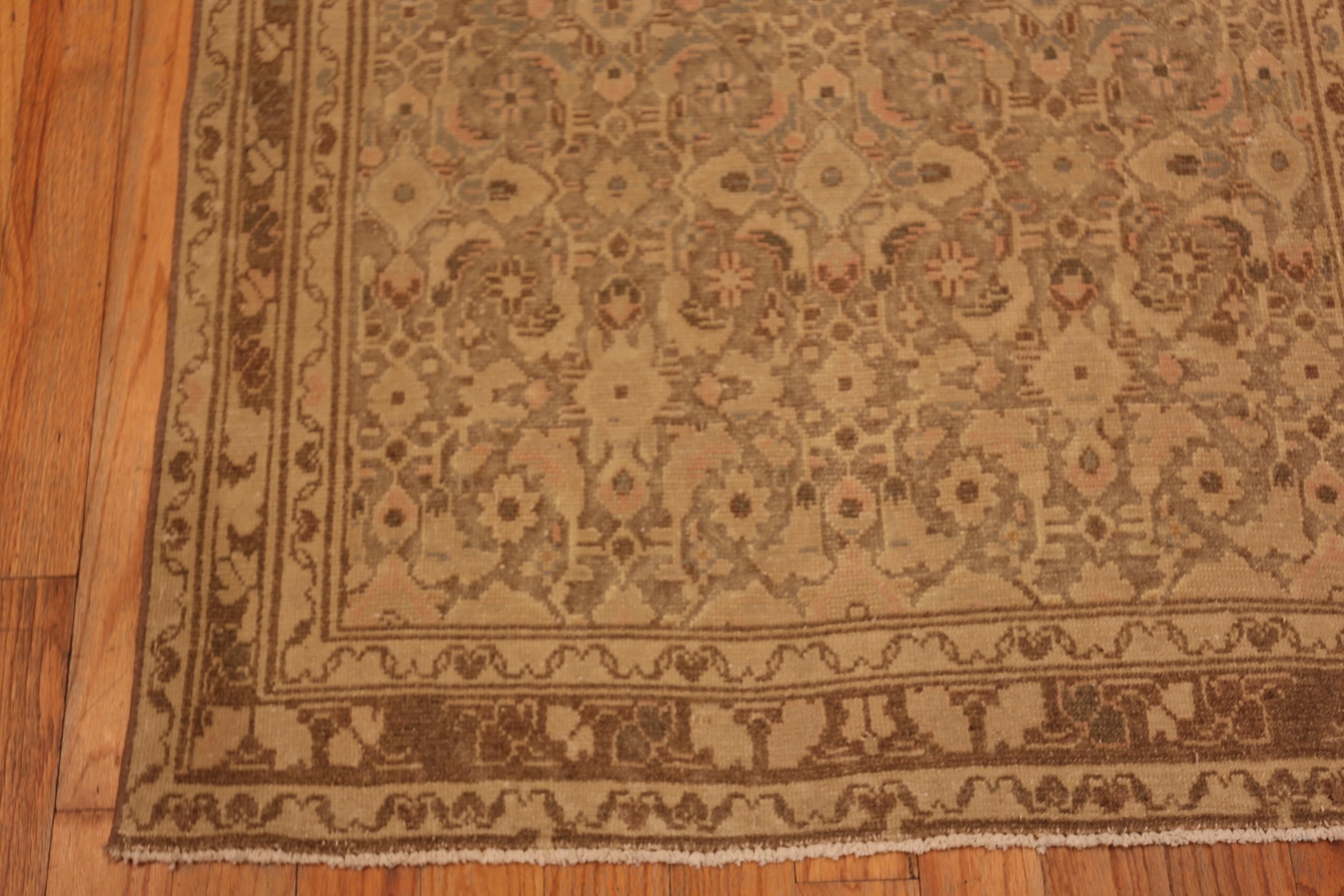 Nazmiyal Collection Antike persische Malayer Läufer Teppich 3 ft 5 in x 13 ft 2 in im Zustand „Gut“ im Angebot in New York, NY