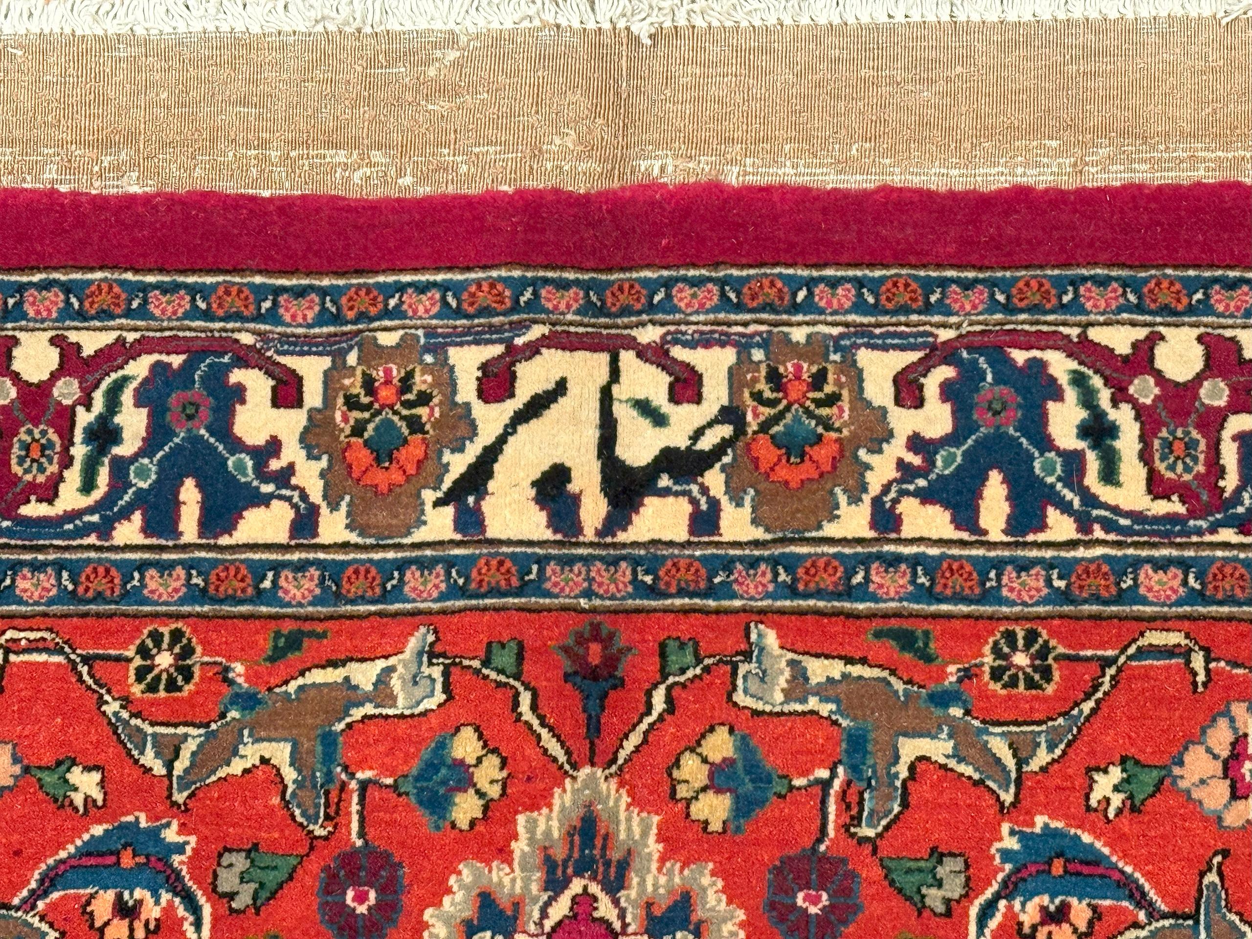 Meisterwerk Antiker persischer Mashad Woll- und Seidenteppich, signiert von Webermeister Saber, Herkunftsland: Persien, CIRCA Datum: 1920