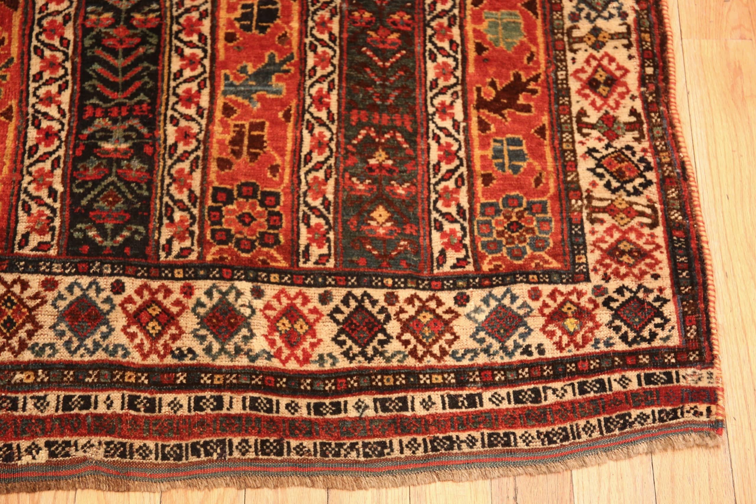 Antique Persian Qashqai Rug. 5 ft 1 in x 9 ft 3 in In Good Condition For Sale In New York, NY