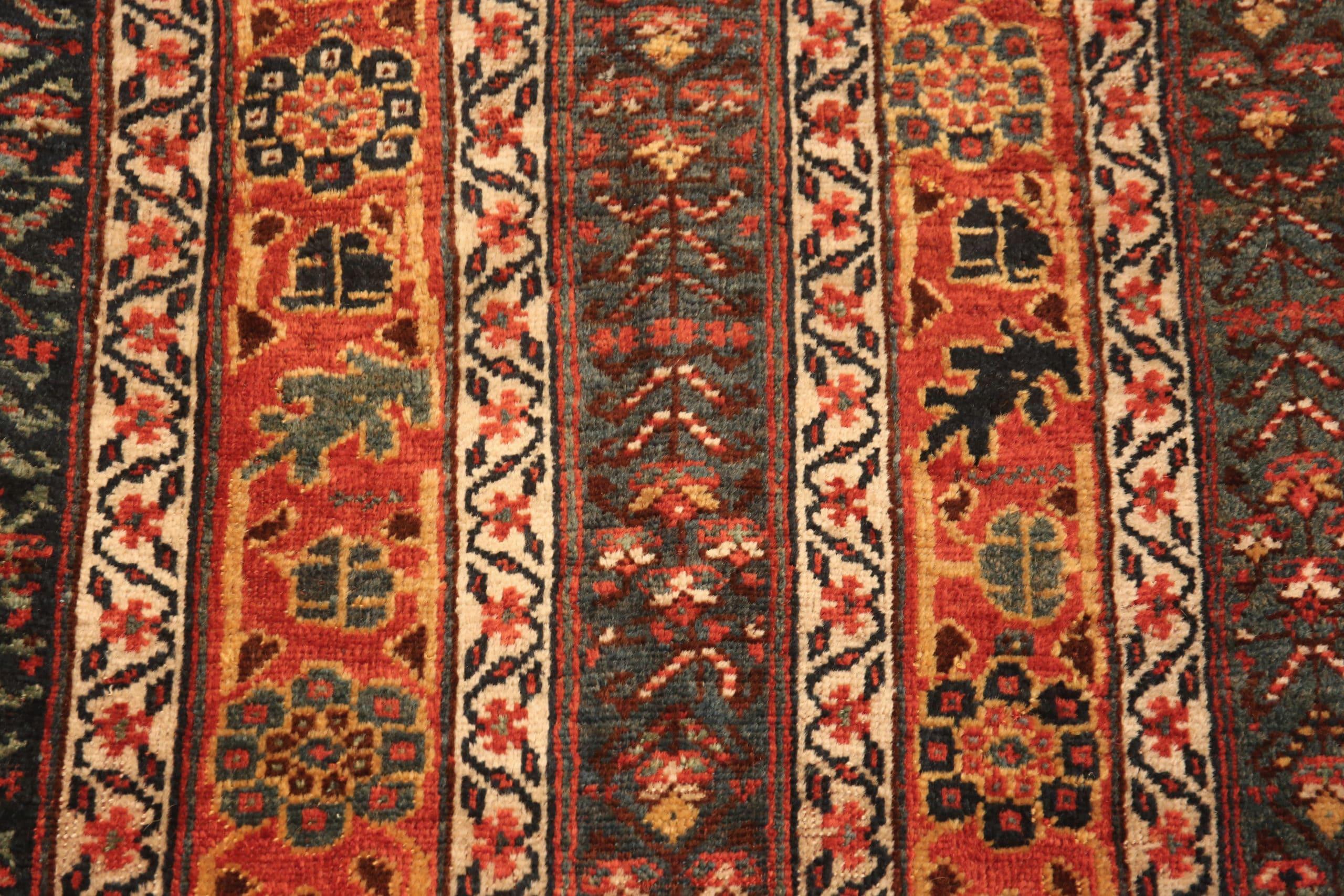 Tapis persan ancien Qashqai. 5 pieds 1 pouces x 9 pieds 3 pouces Bon état - En vente à New York, NY