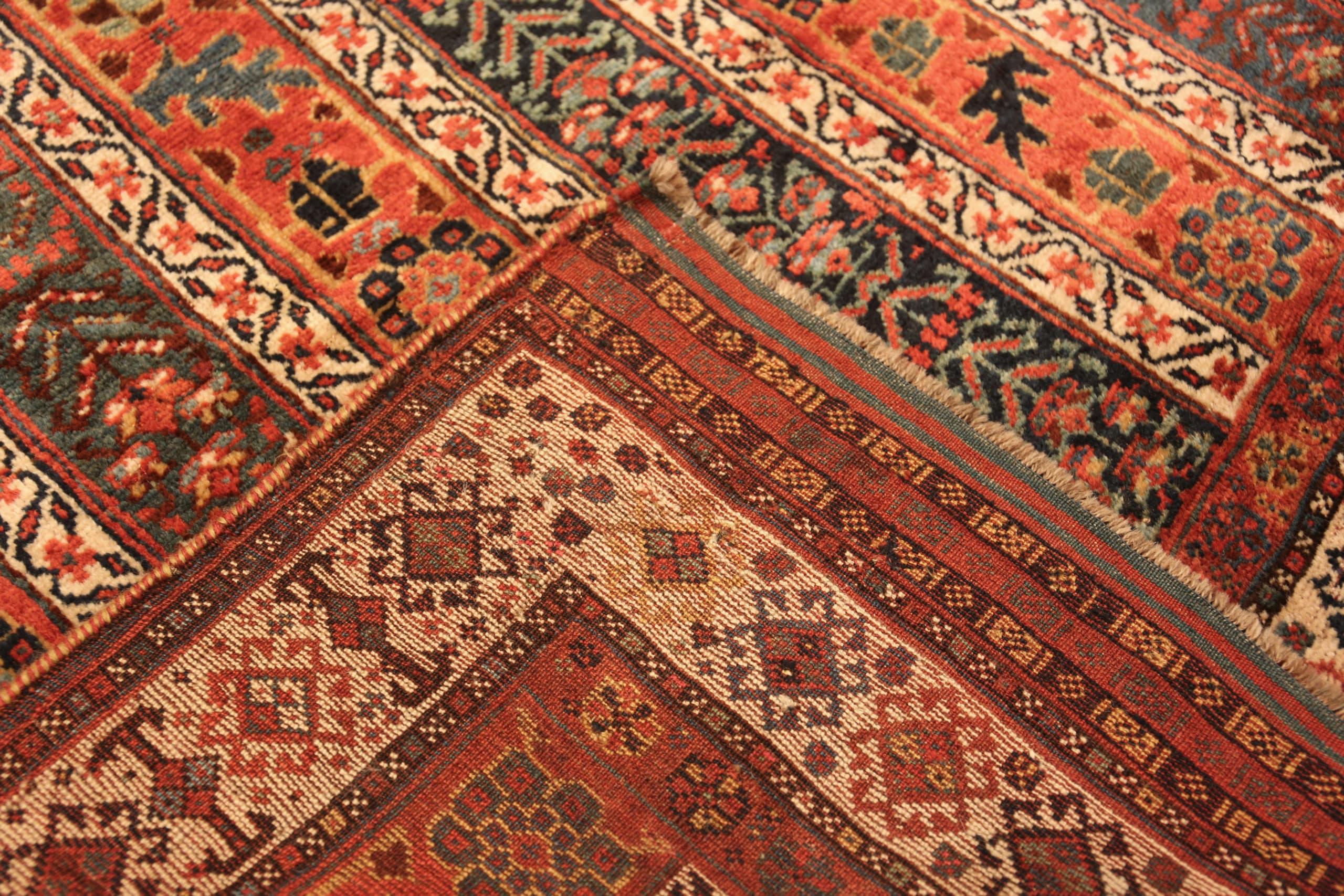 Wool Antique Persian Qashqai Rug. 5 ft 1 in x 9 ft 3 in For Sale