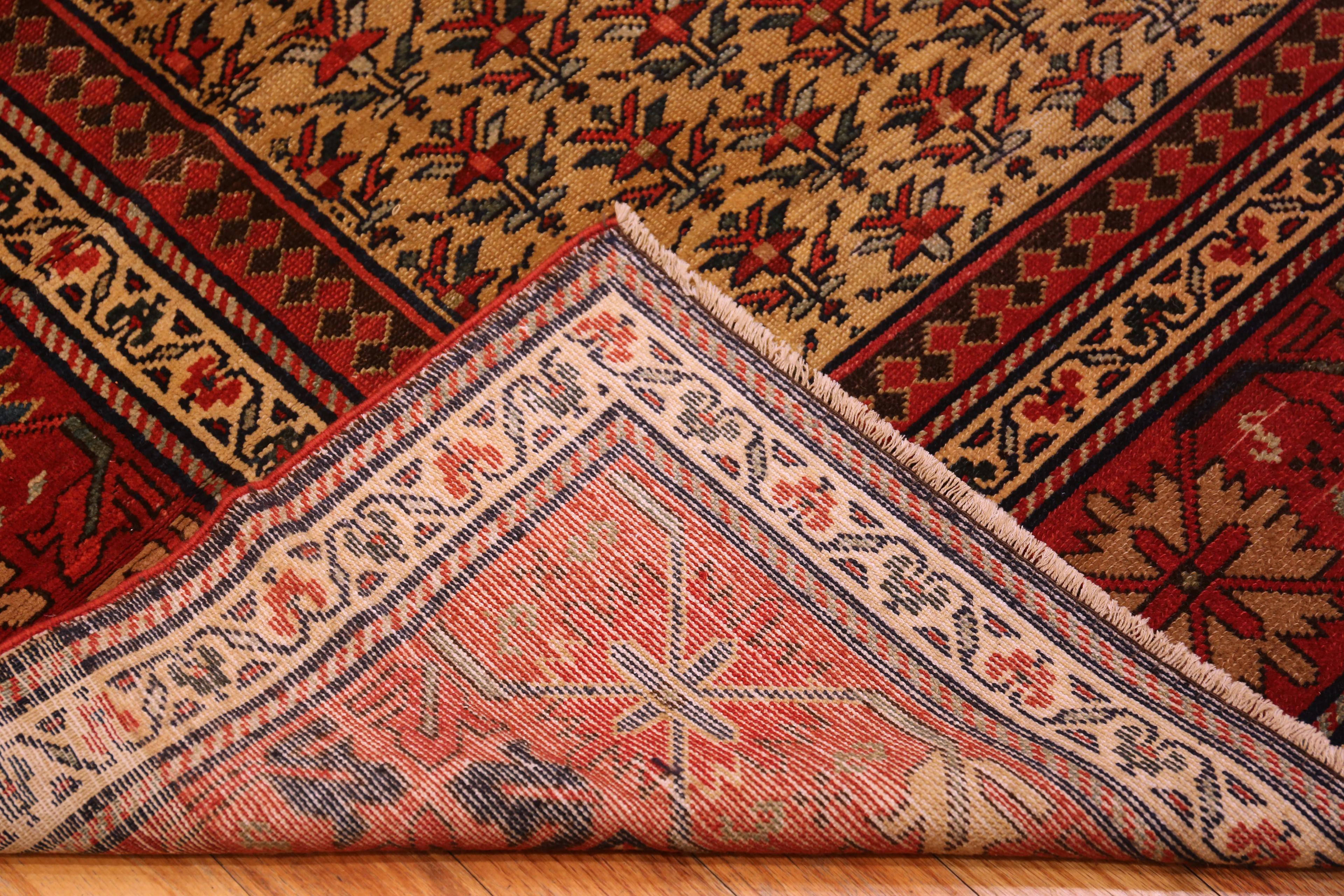 Tappeto persiano antico Nazmiyal Collection 6 ft 7 in x 9 ft 7 in In condizioni buone in vendita a New York, NY