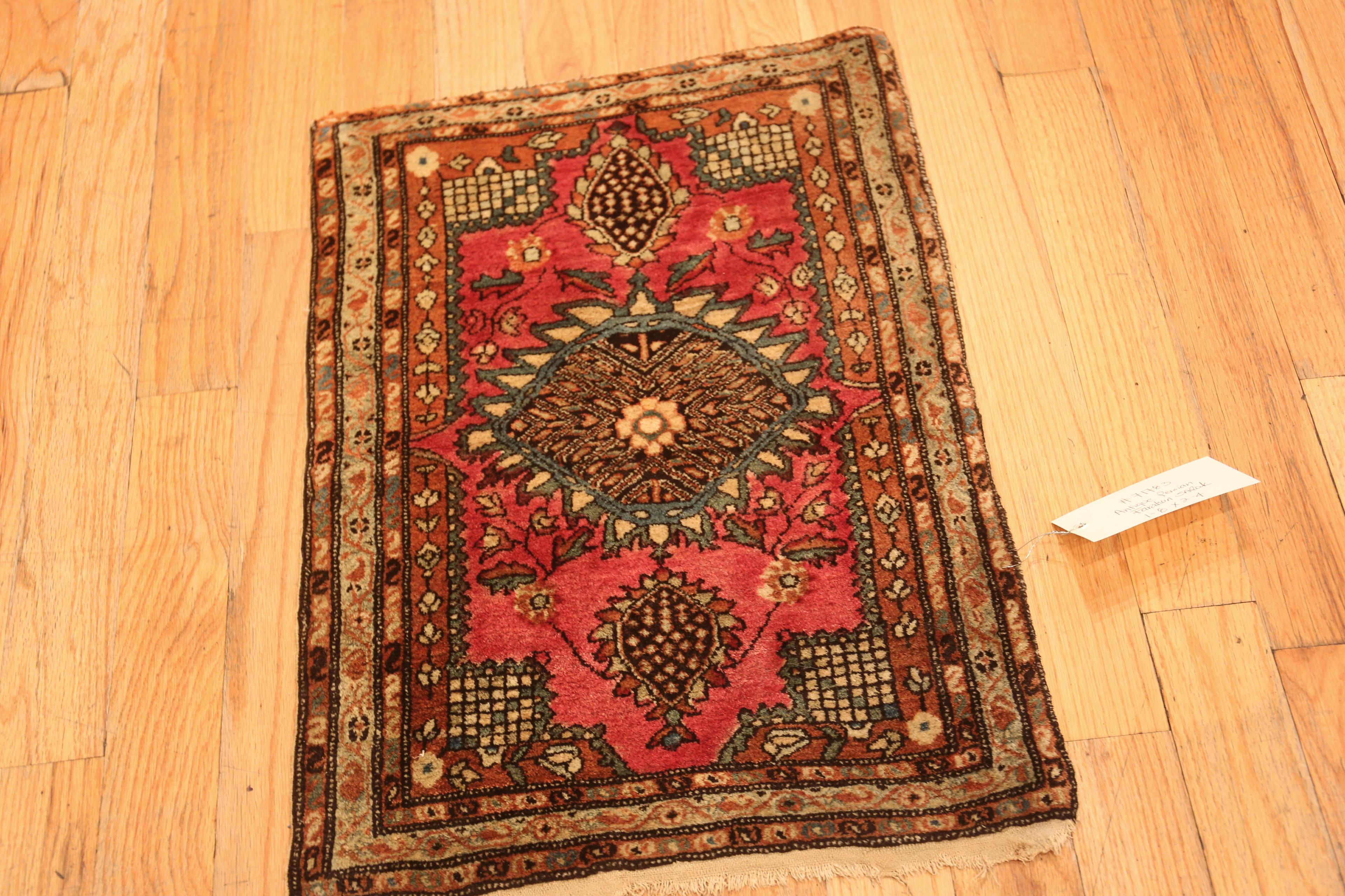 Antique Persian Sarouk Farahan Rug, Country of origin: Persian rug, Circa date: 1900. Size: 1 ft 8 in x 2 ft 4 in (0.51 m x 0.71 m)