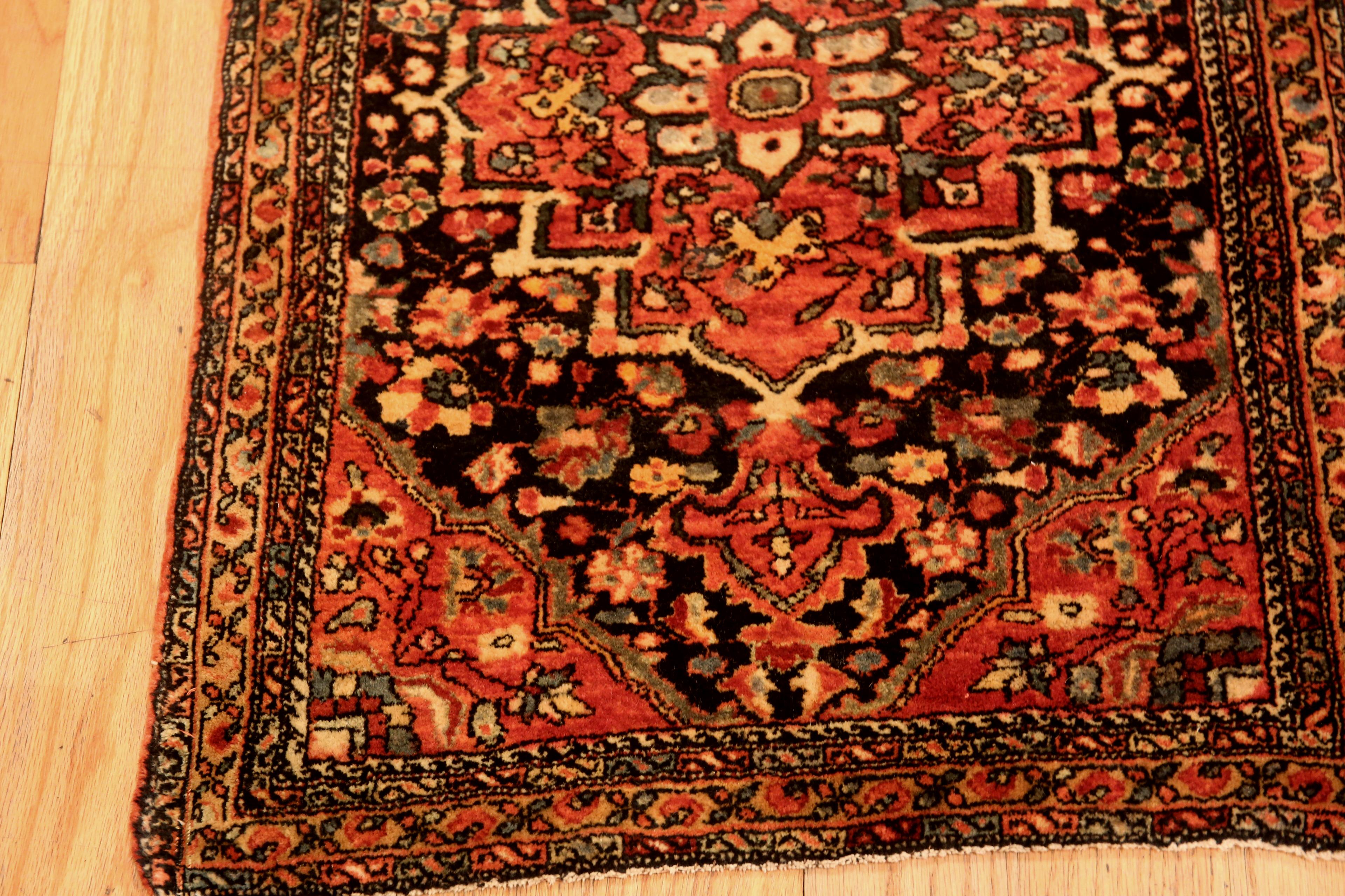 Wool Antique Persian Sarouk Farahan Rug. 1 ft 8 in x 2 ft 4 in For Sale