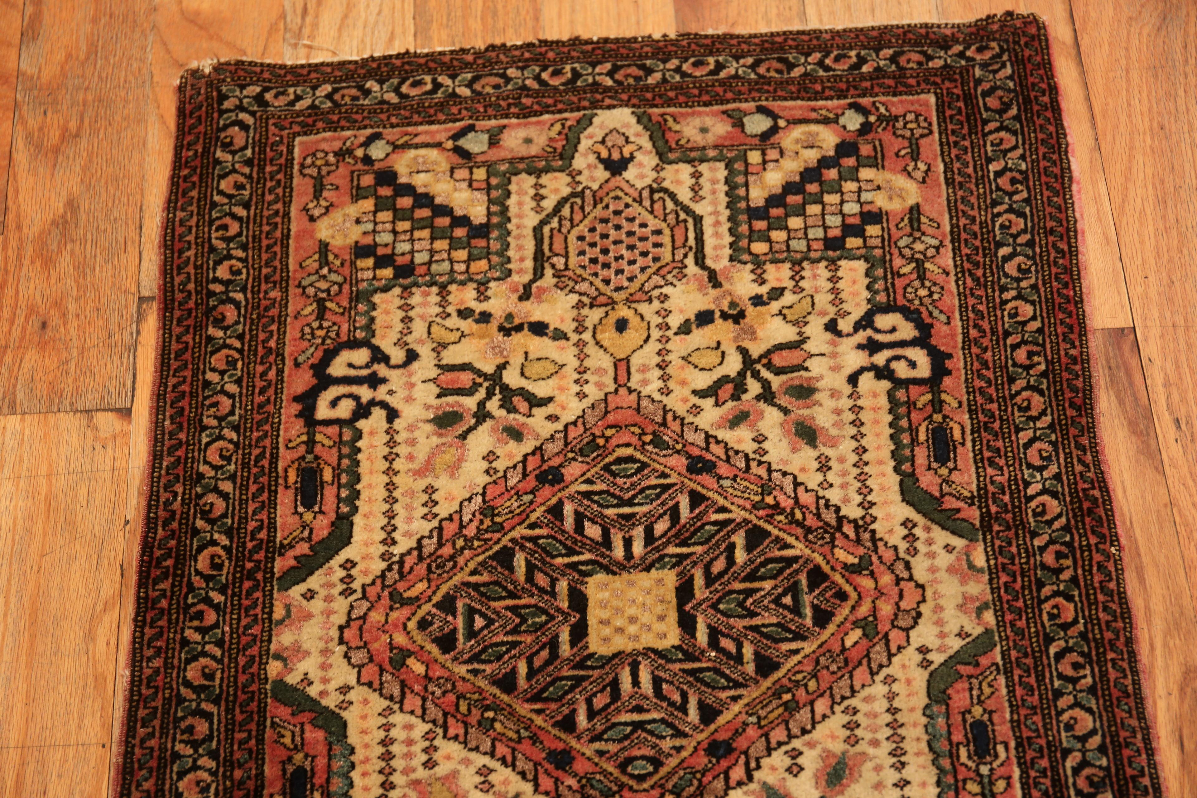 20th Century Antique Persian Sarouk Farahan Rug. 1 ft 9 in x 2 ft 6 in  For Sale